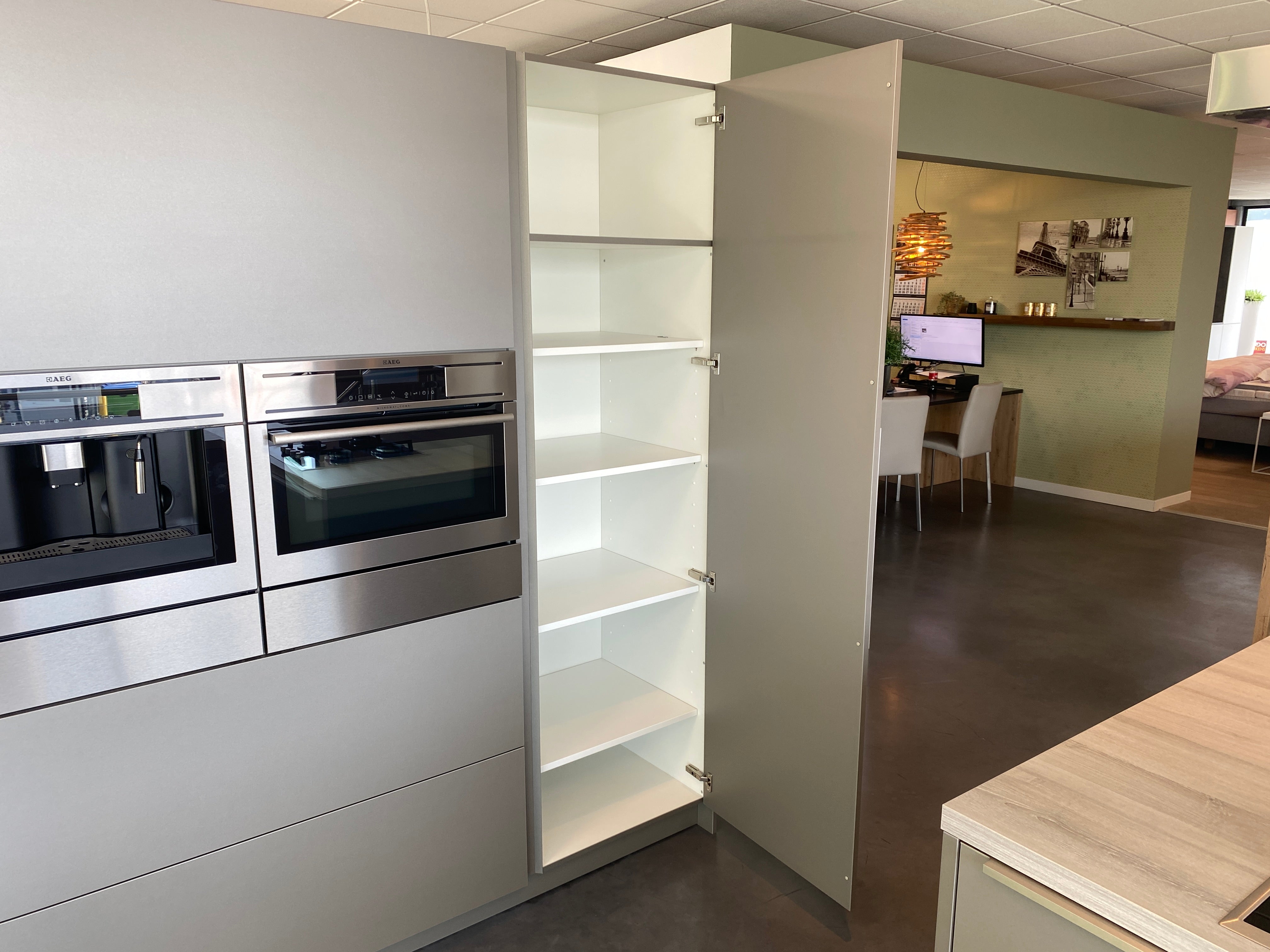 01827 - Grijze eilandkeuken