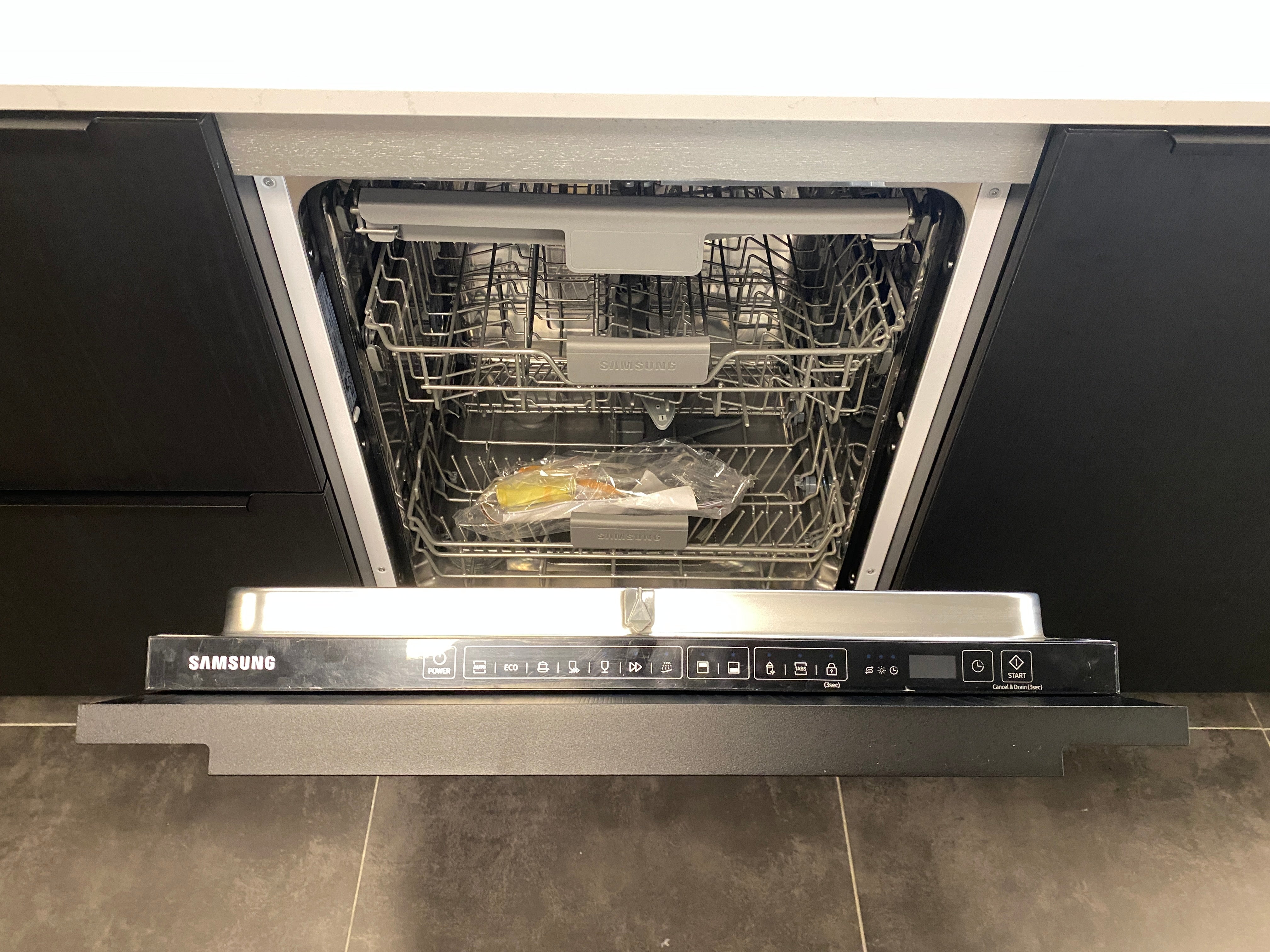 01835 - Rechte matzwarte keuken