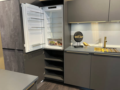 01973 - Moderne keuken met gouden details