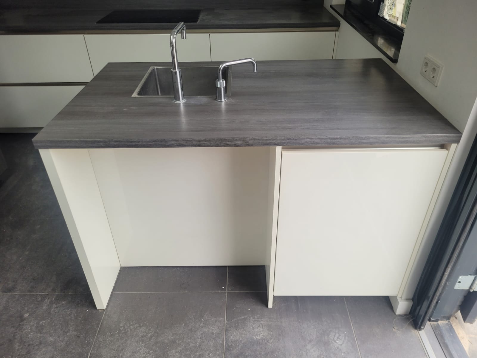 01486 - Moderne schiereiland keuken