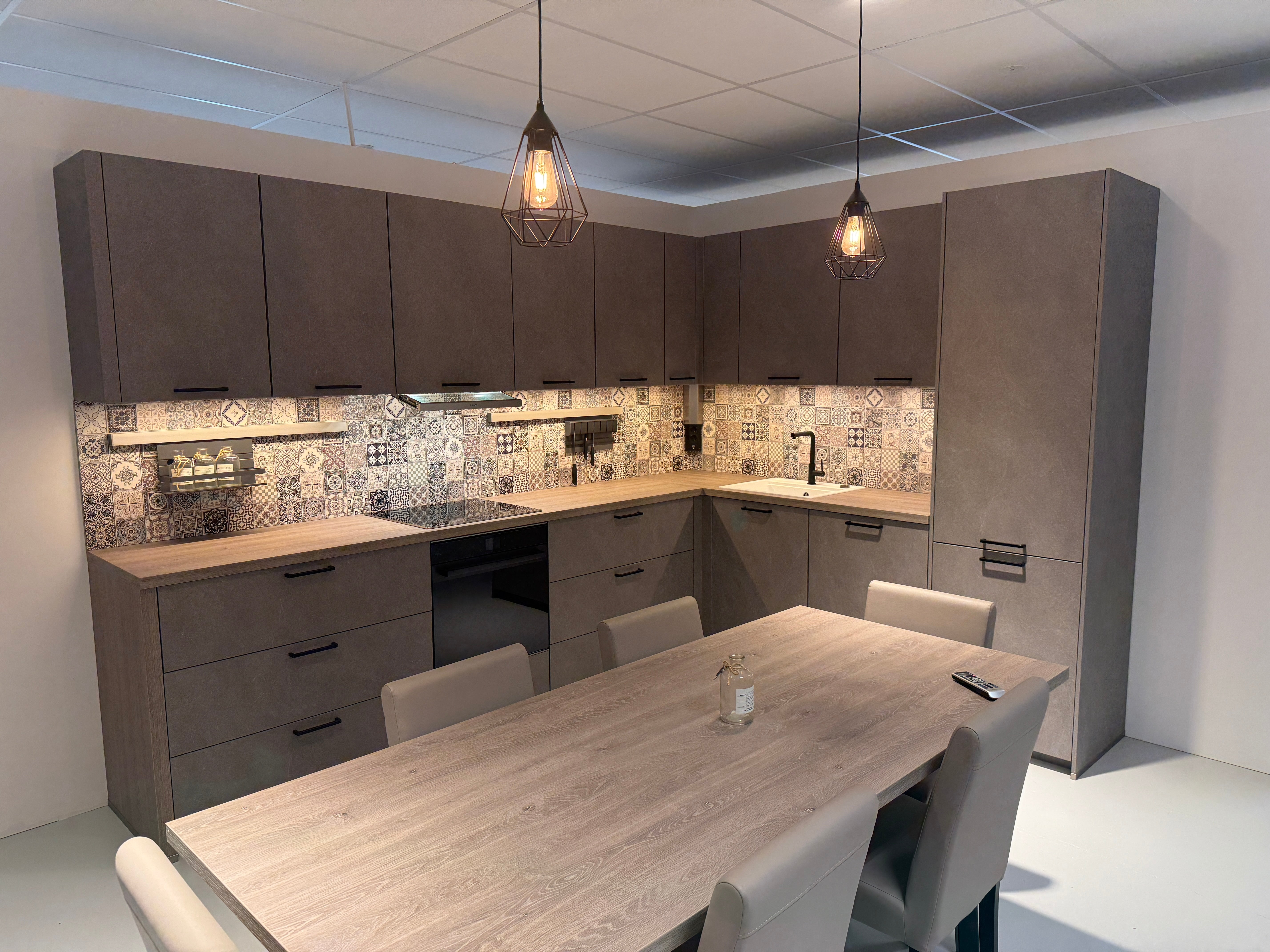 02374 - Grijze Nobilia keuken