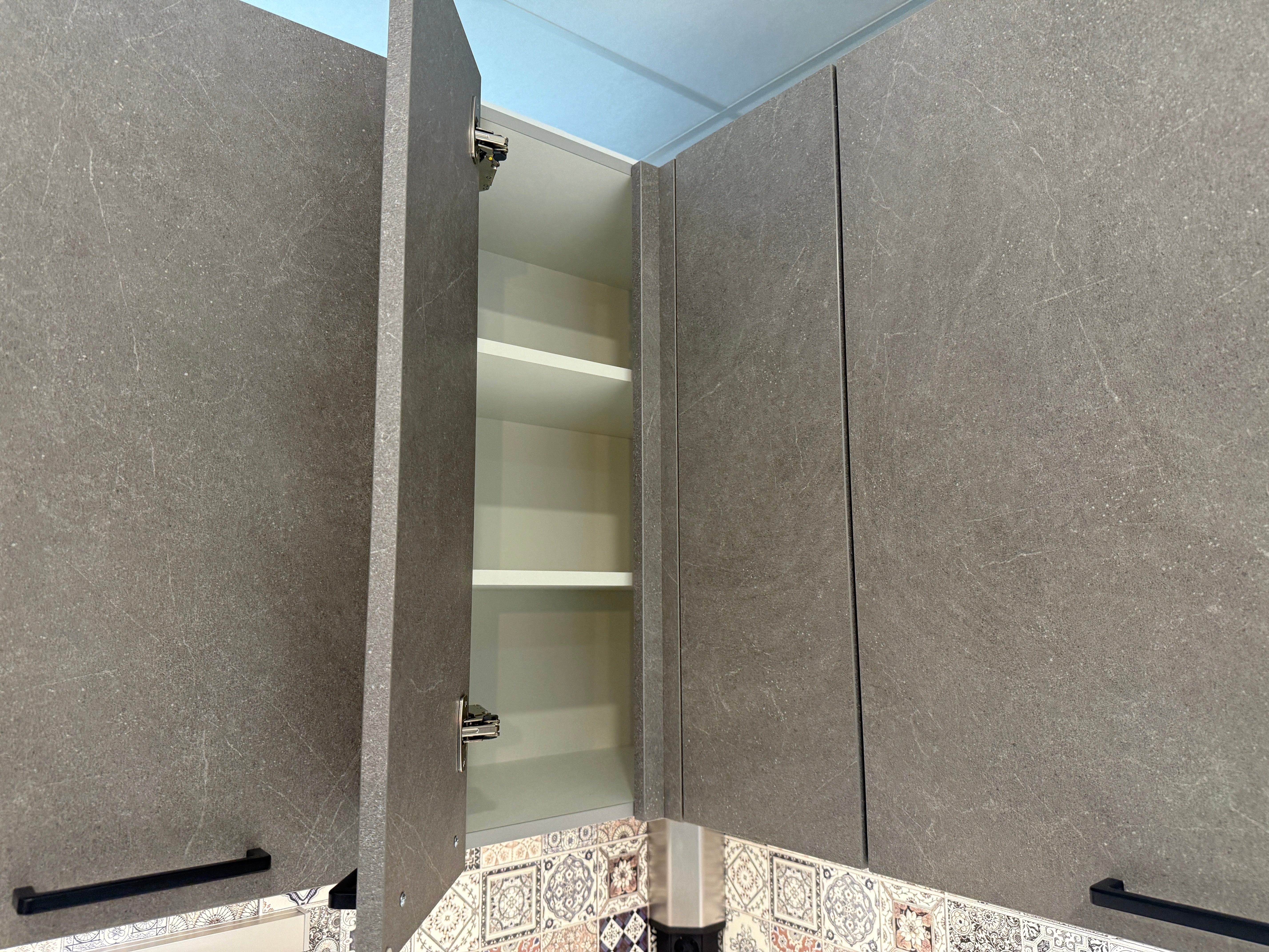 02374 - Grijze Nobilia keuken