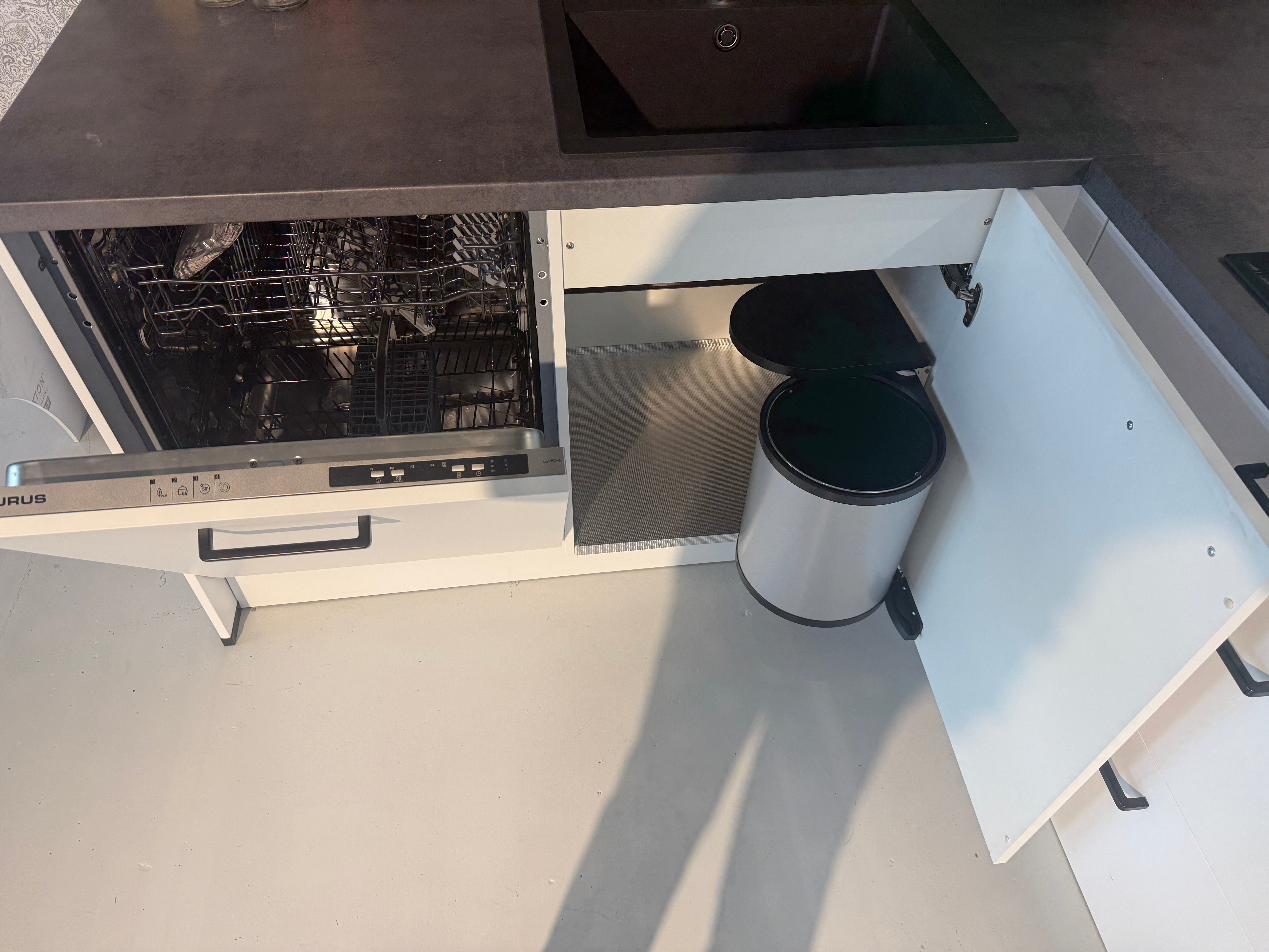 02386 - Witte hoekkeuken