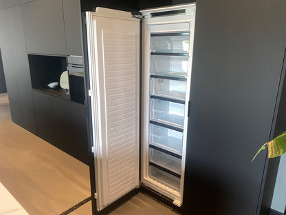 02450 - Zwart/witte luxe eilandkeuken