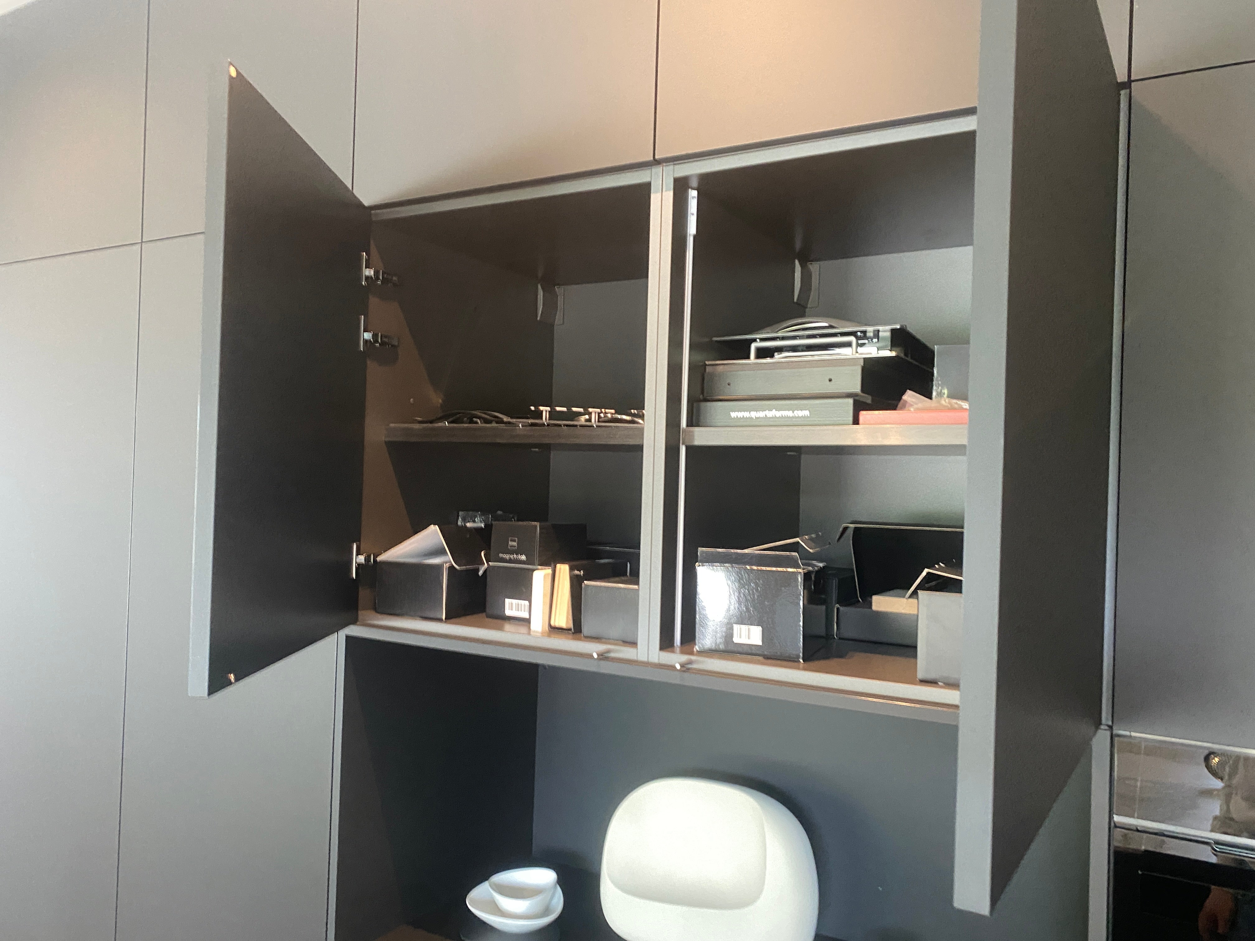 02450 - Zwart/witte luxe eilandkeuken