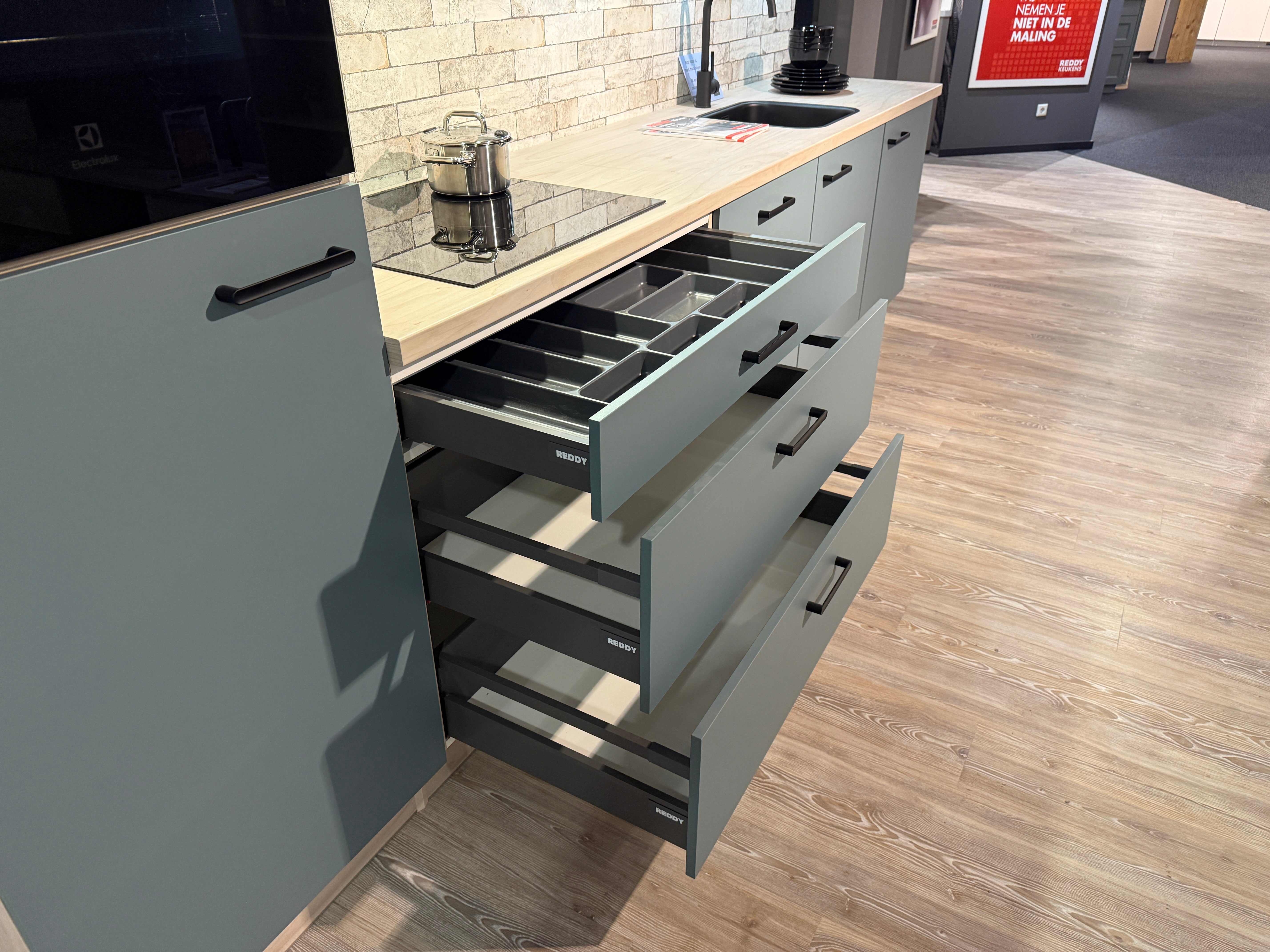 02592 - Impuls recht grijze keuken