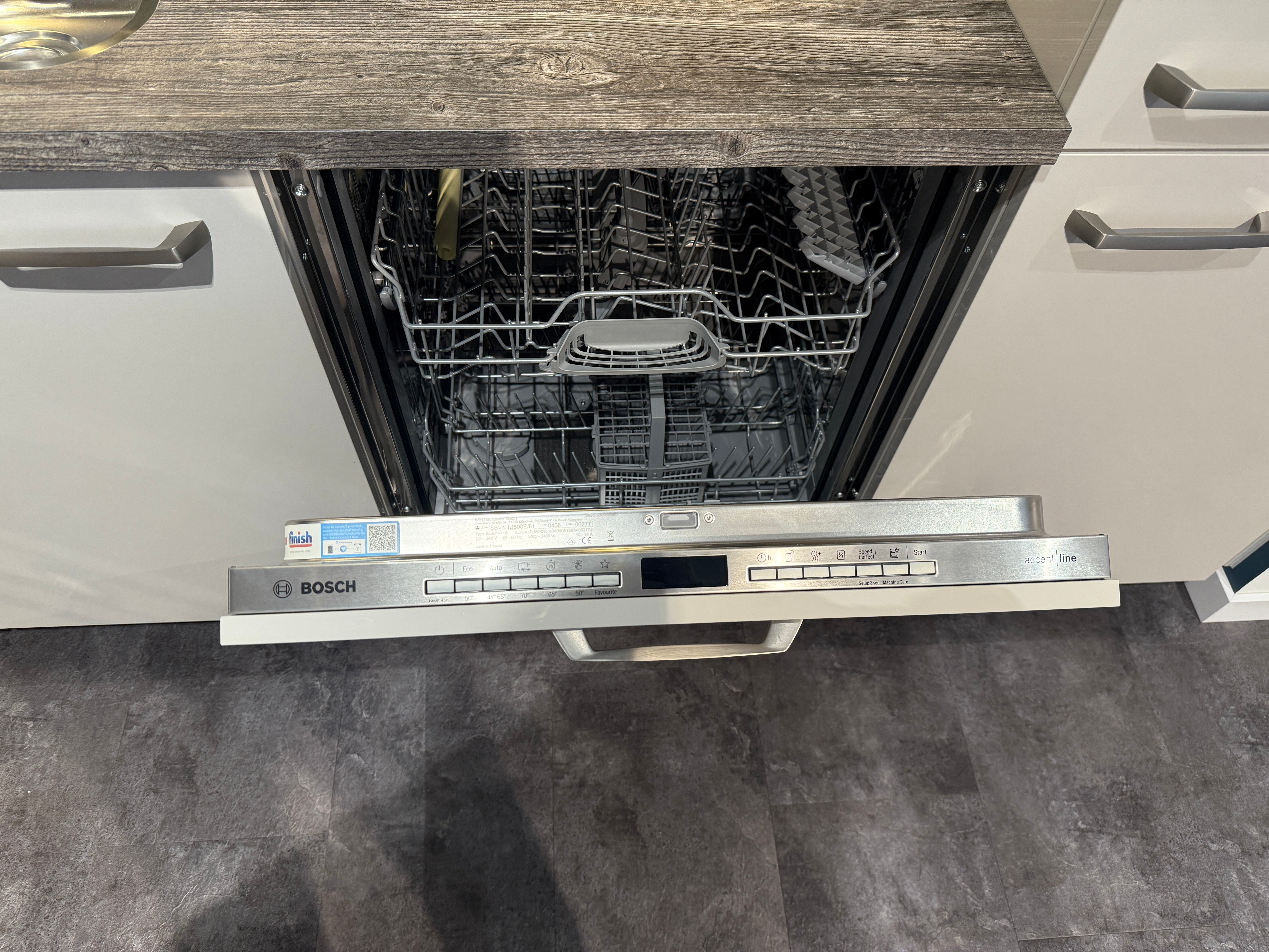 02556 - Hoogglans witte hoekkeuken