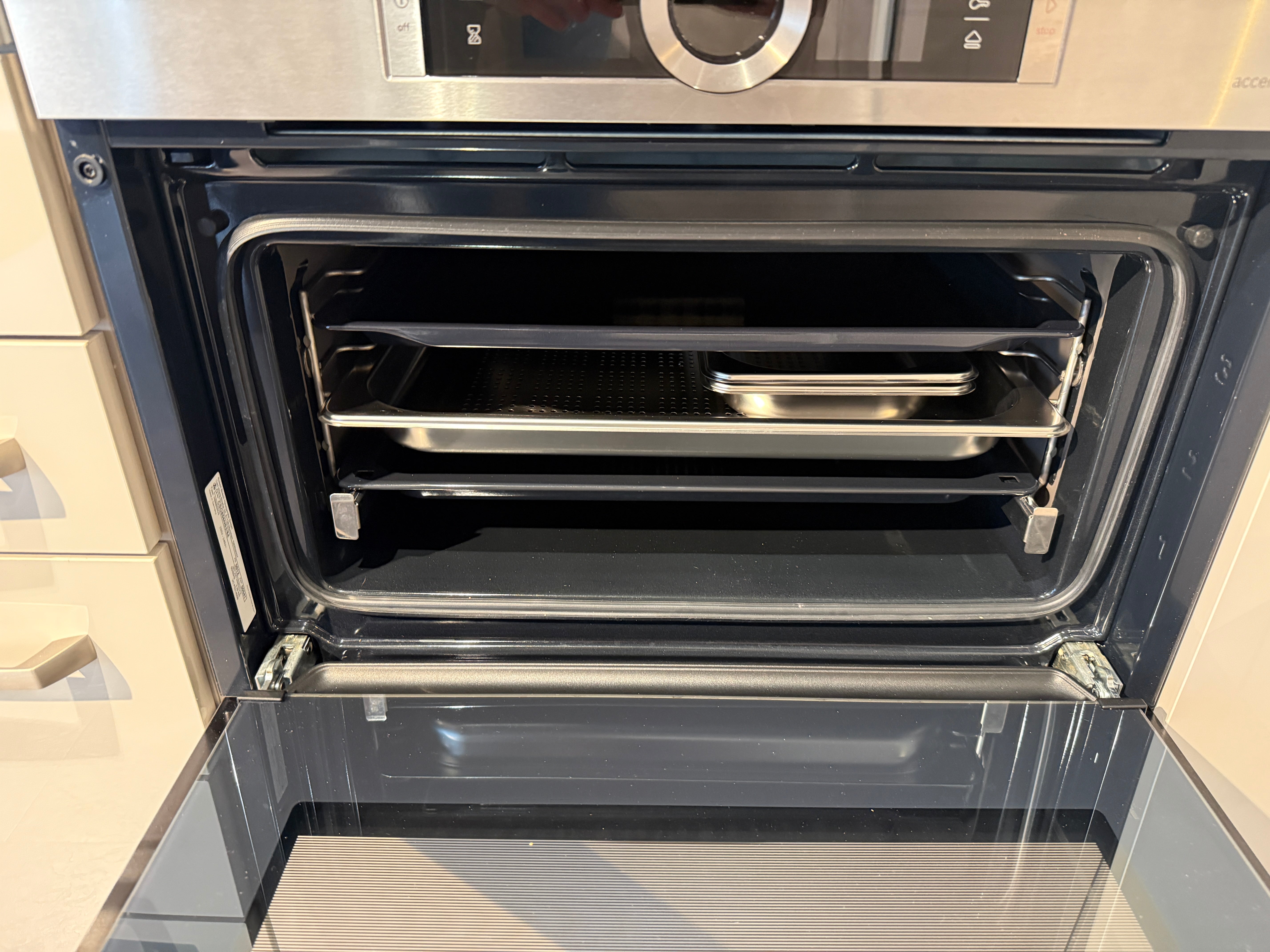 02556 - Hoogglans witte hoekkeuken