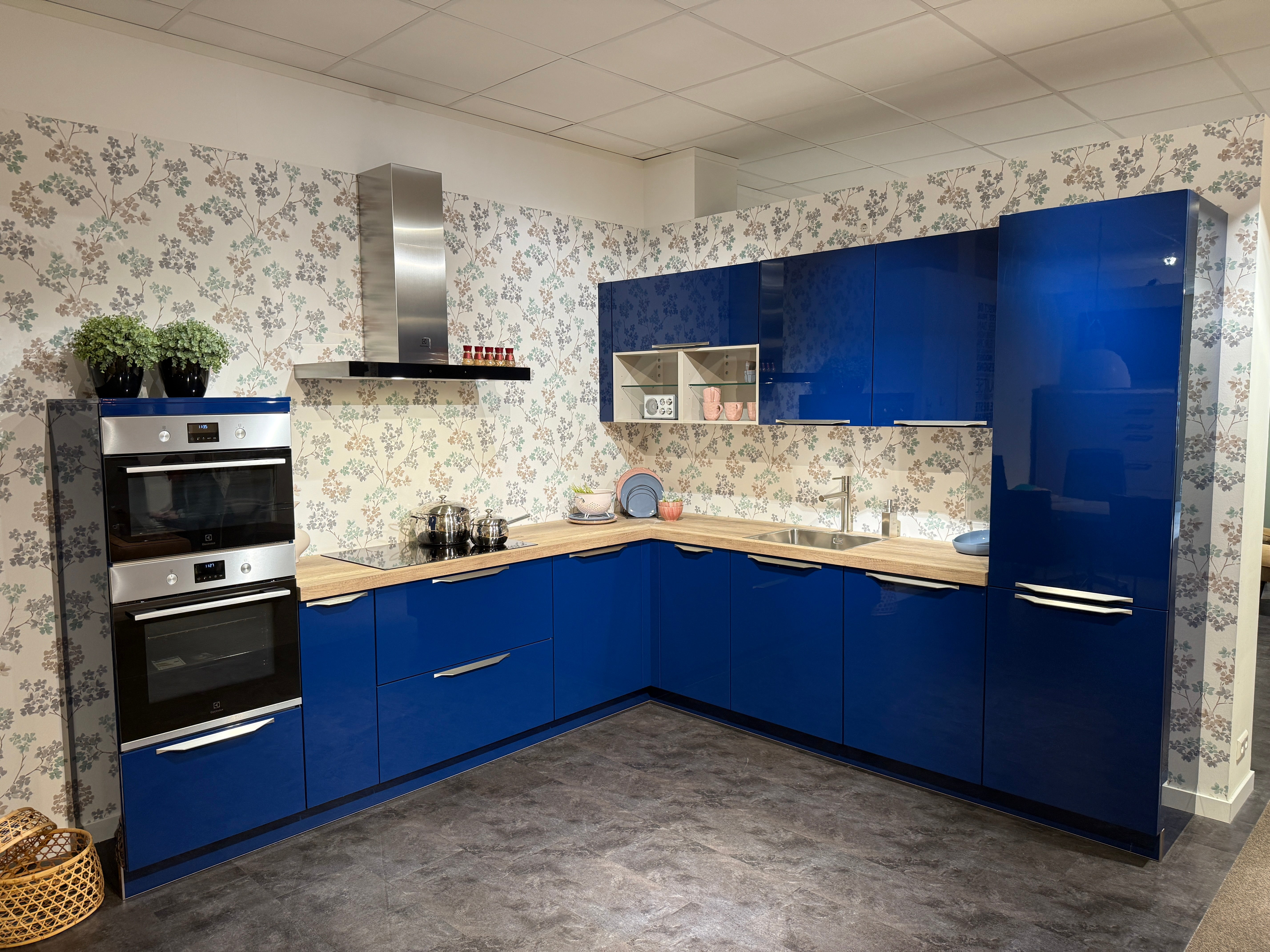 02558 - Nachtblauwe hoekkeuken