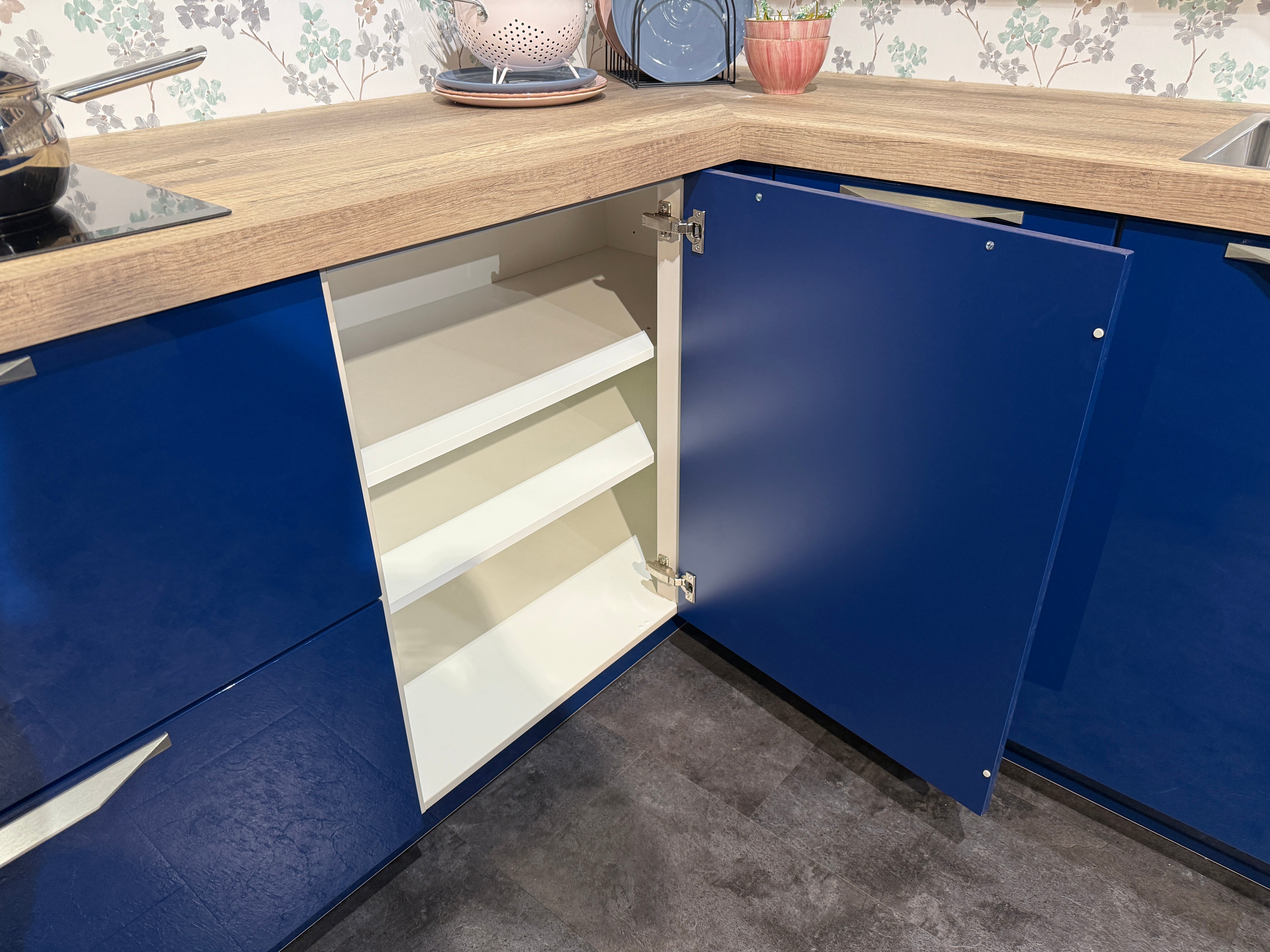 02558 - Nachtblauwe hoekkeuken