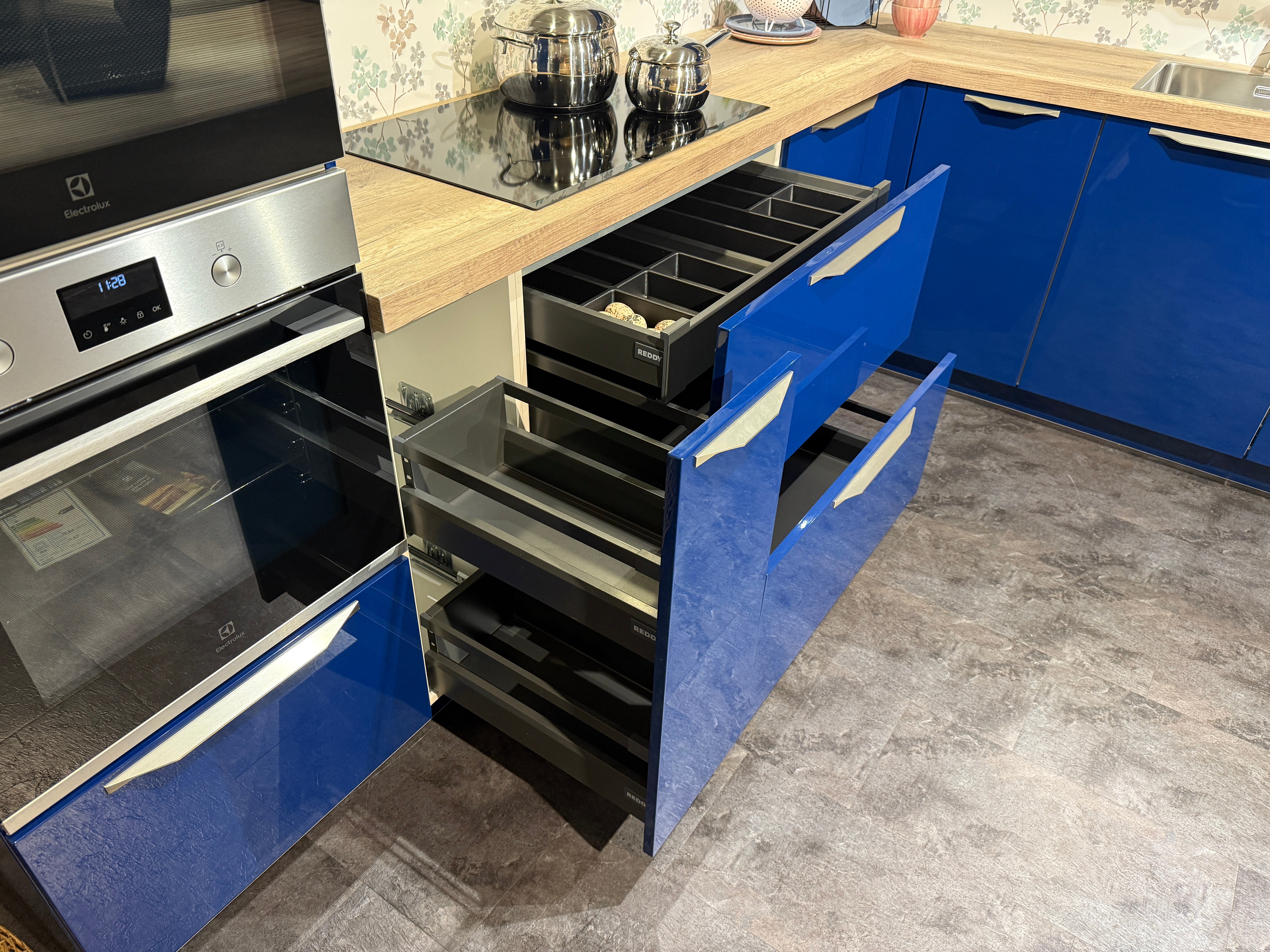 02558 - Nachtblauwe hoekkeuken