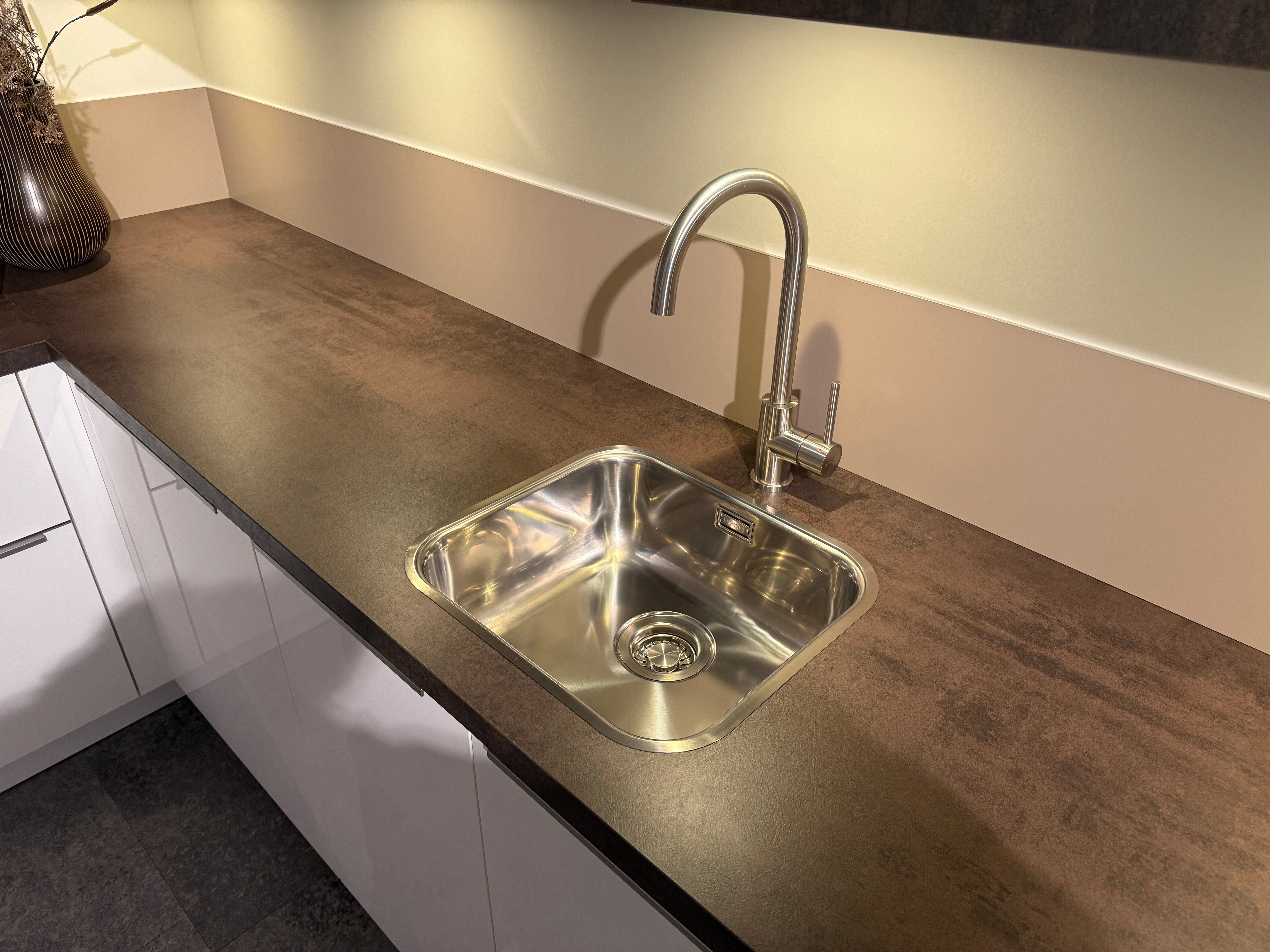 02584 - Nolte hoekkeuken met kastenwand