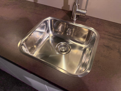 02584 - Nolte hoekkeuken met kastenwand