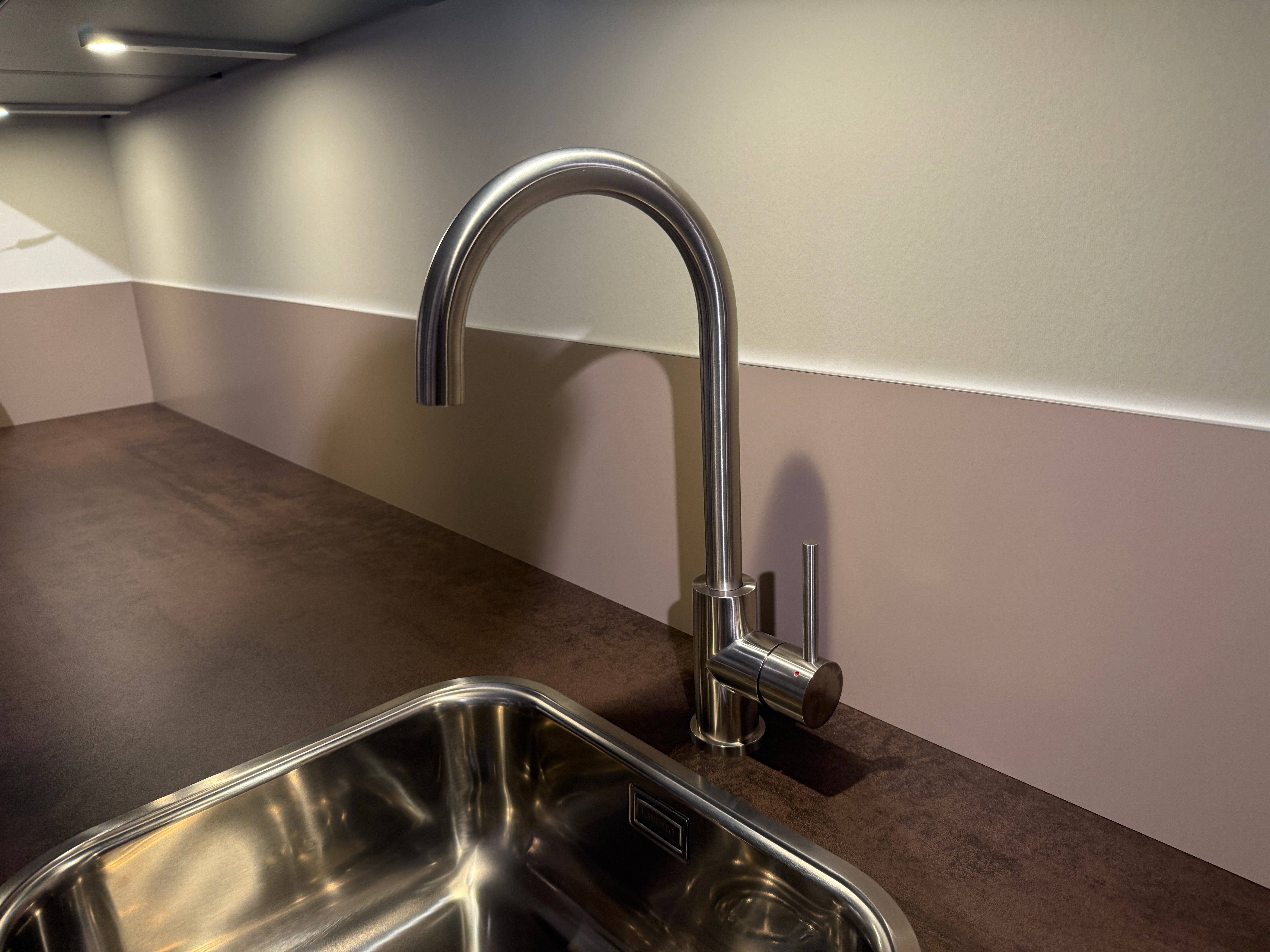 02584 - Nolte hoekkeuken met kastenwand