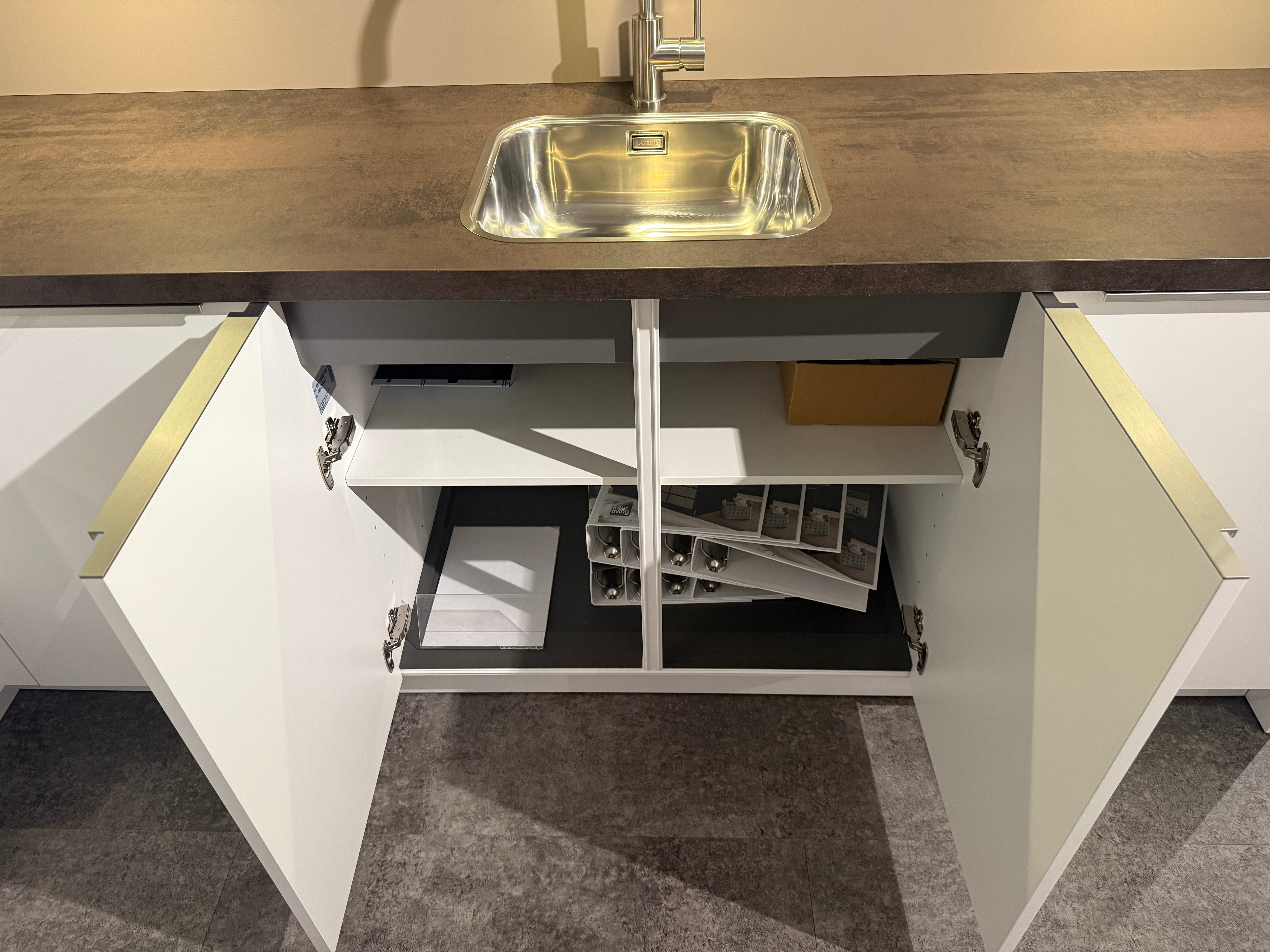 02584 - Nolte hoekkeuken met kastenwand