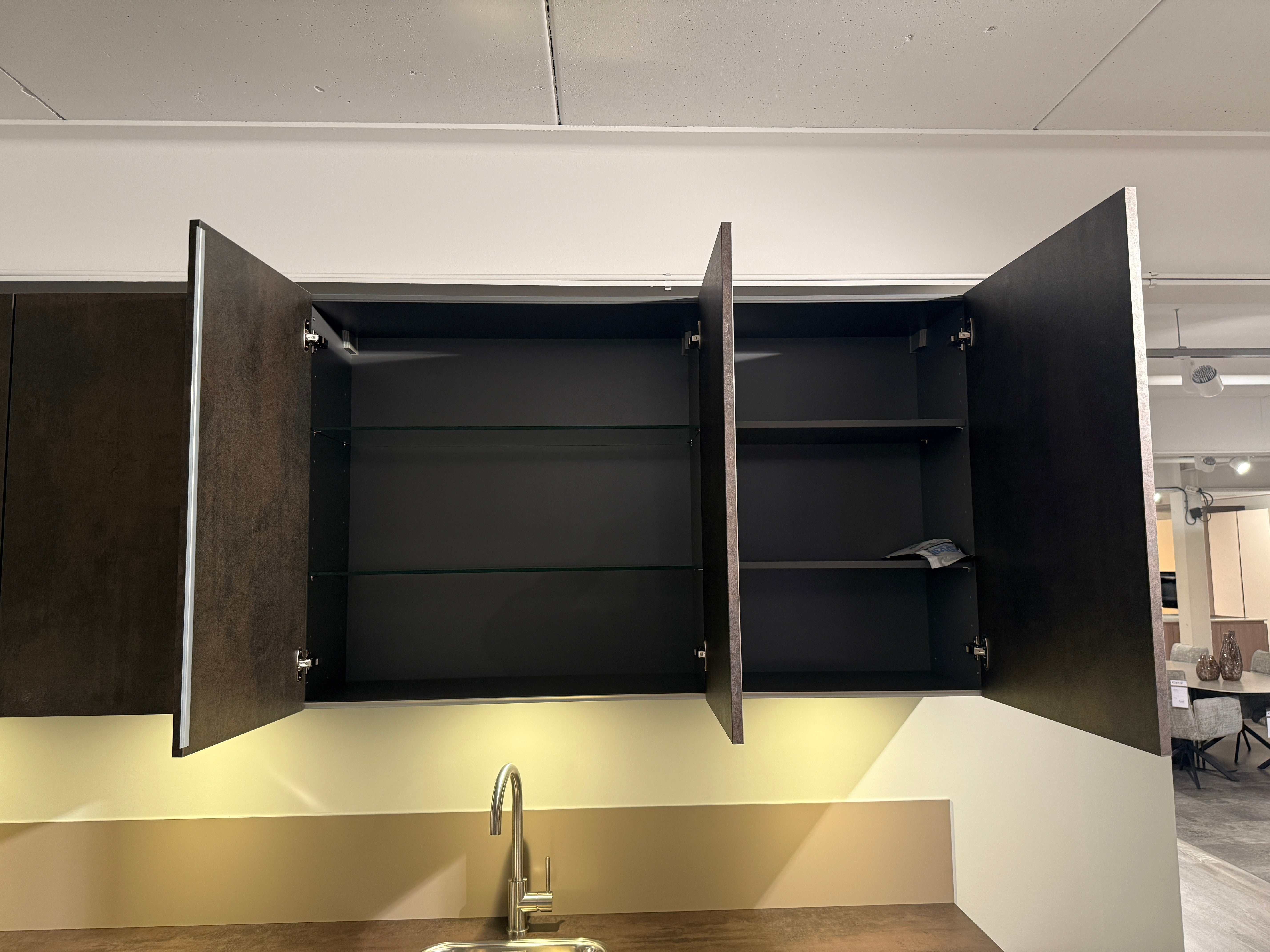 02584 - Nolte hoekkeuken met kastenwand