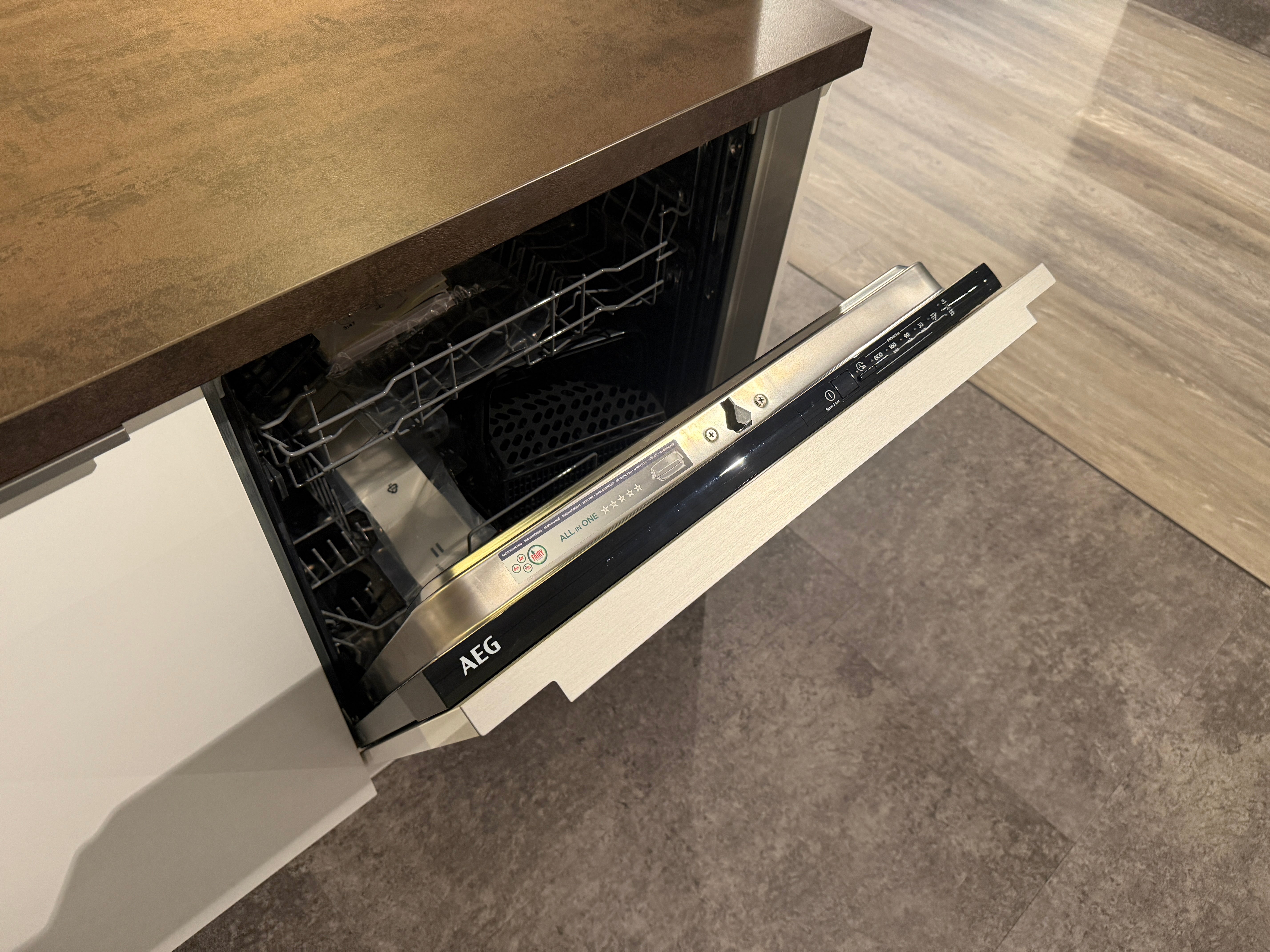 02584 - Nolte hoekkeuken met kastenwand