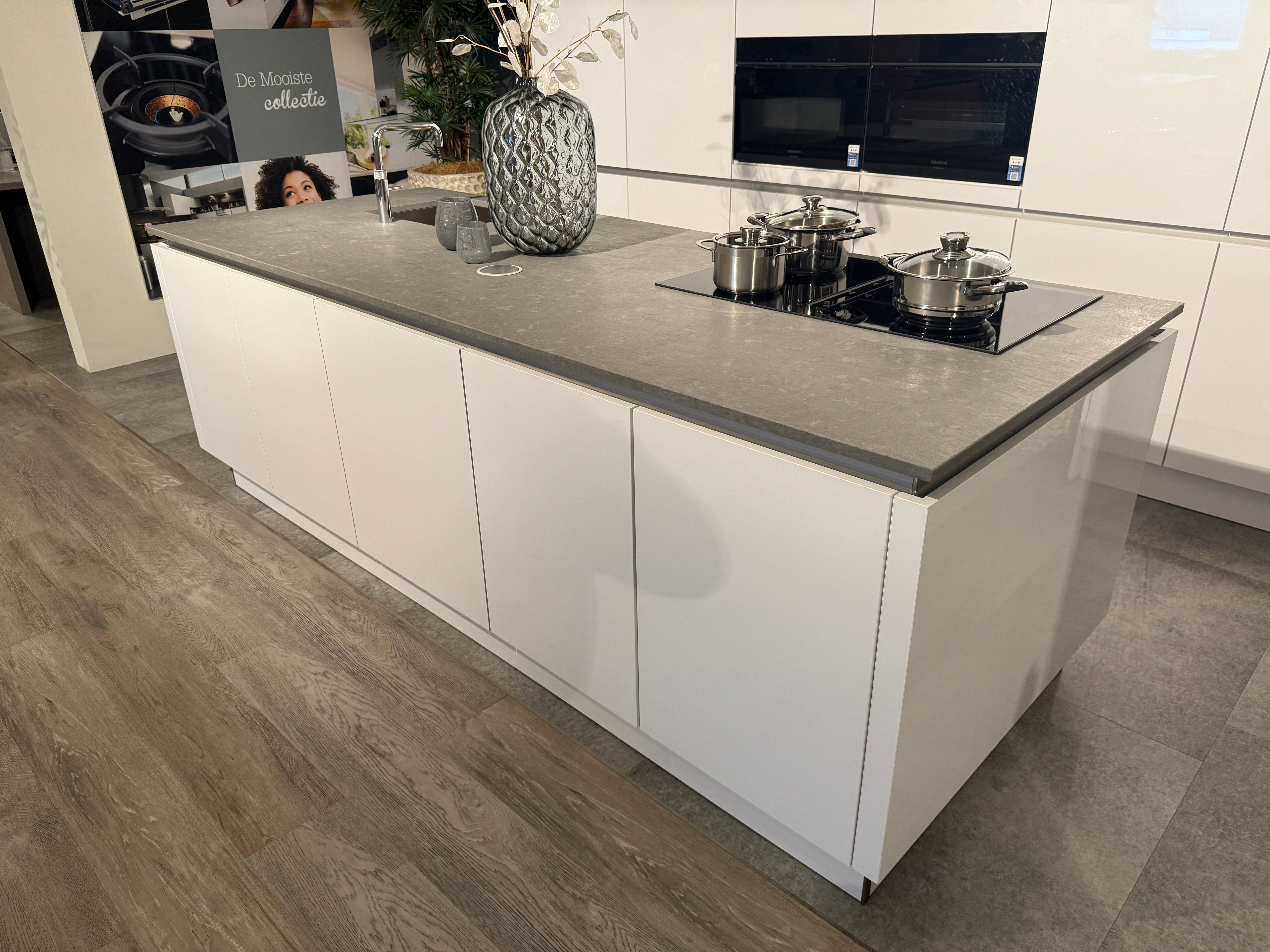 02588 - Hoogglans witte eilandkeuken