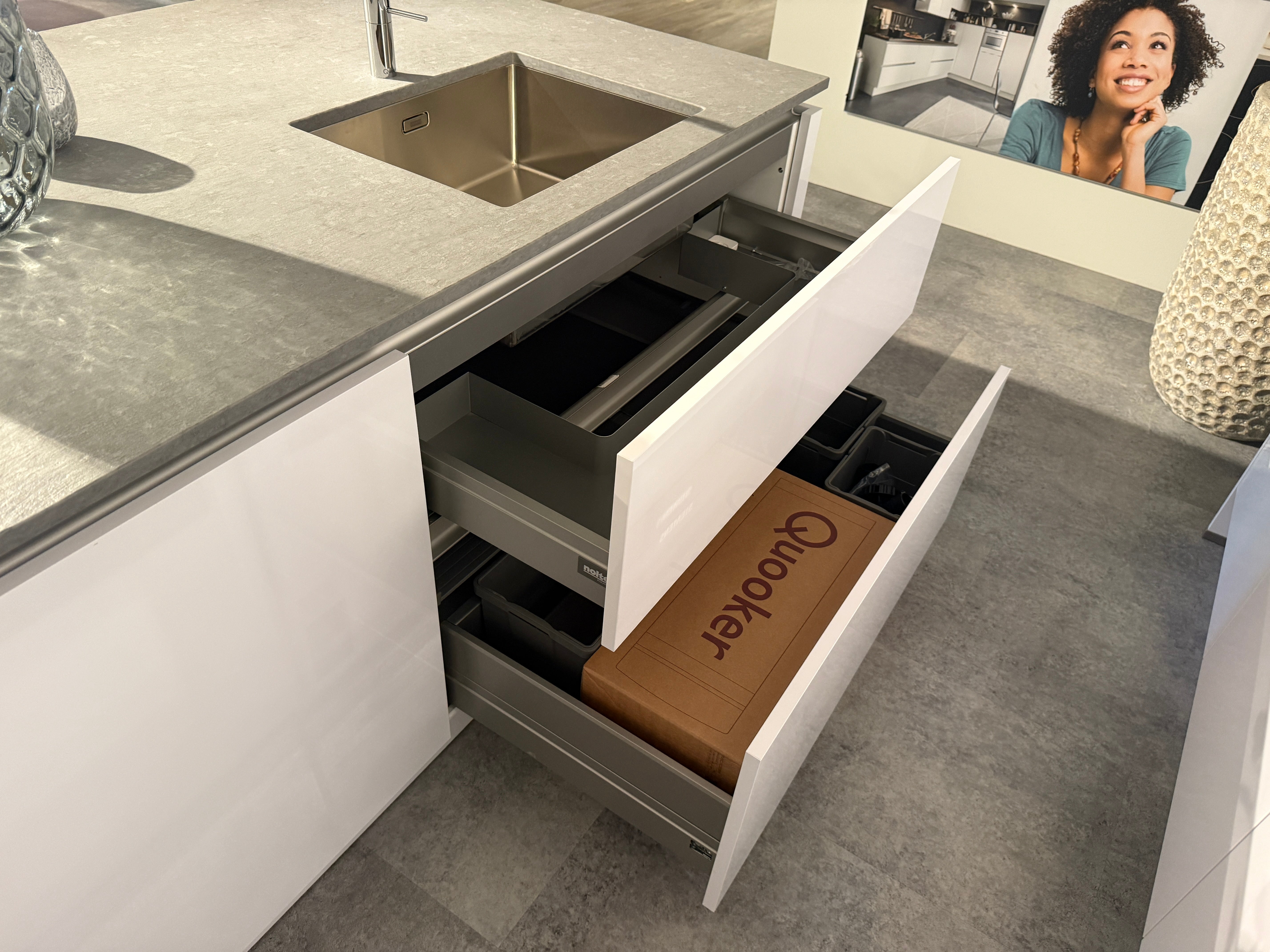 02588 - Hoogglans witte eilandkeuken