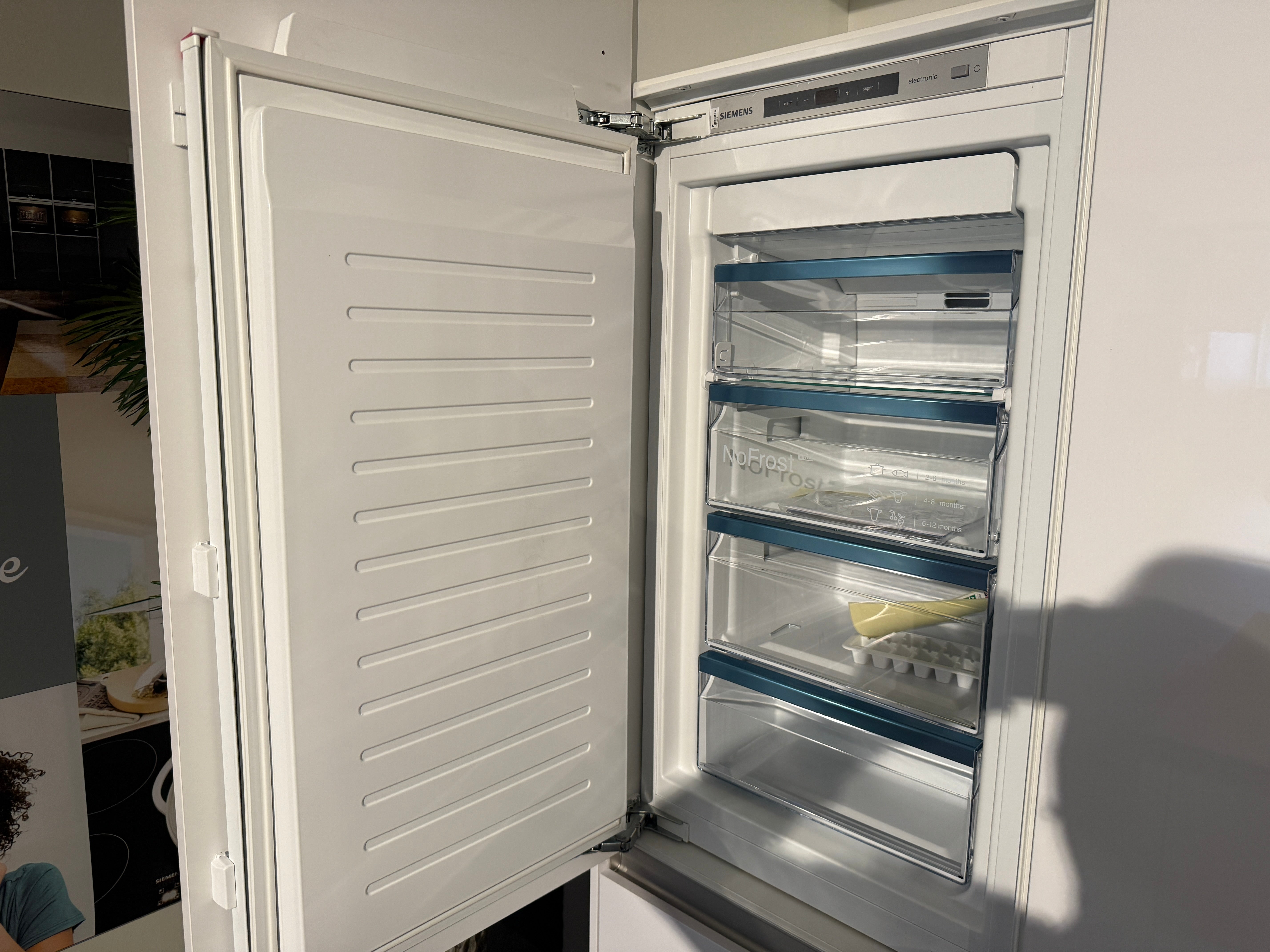 02588 - Hoogglans witte eilandkeuken