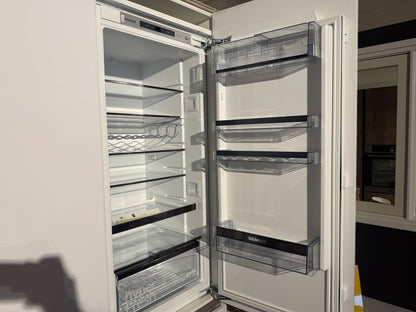 02588 - Hoogglans witte eilandkeuken