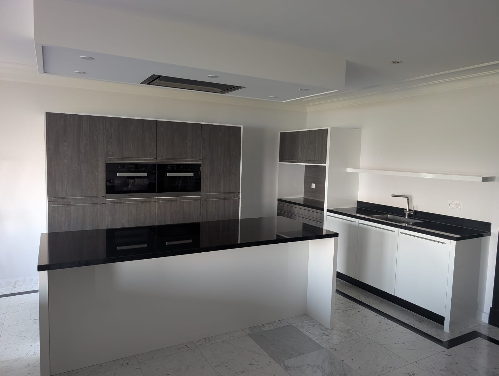02098 - Moderne eilandkeuken