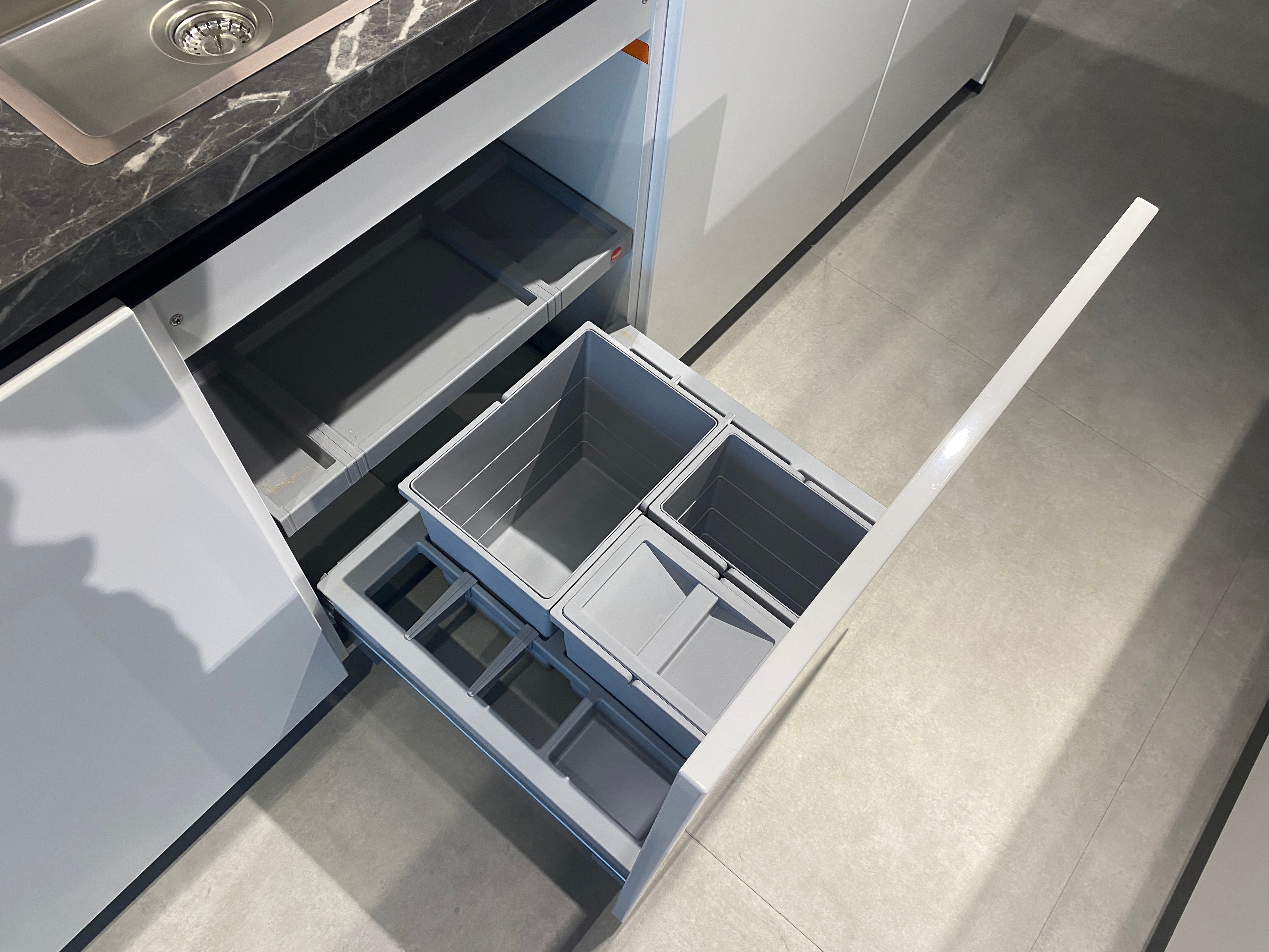 02642 - Moderne hoogglans lak alpine witte keuken