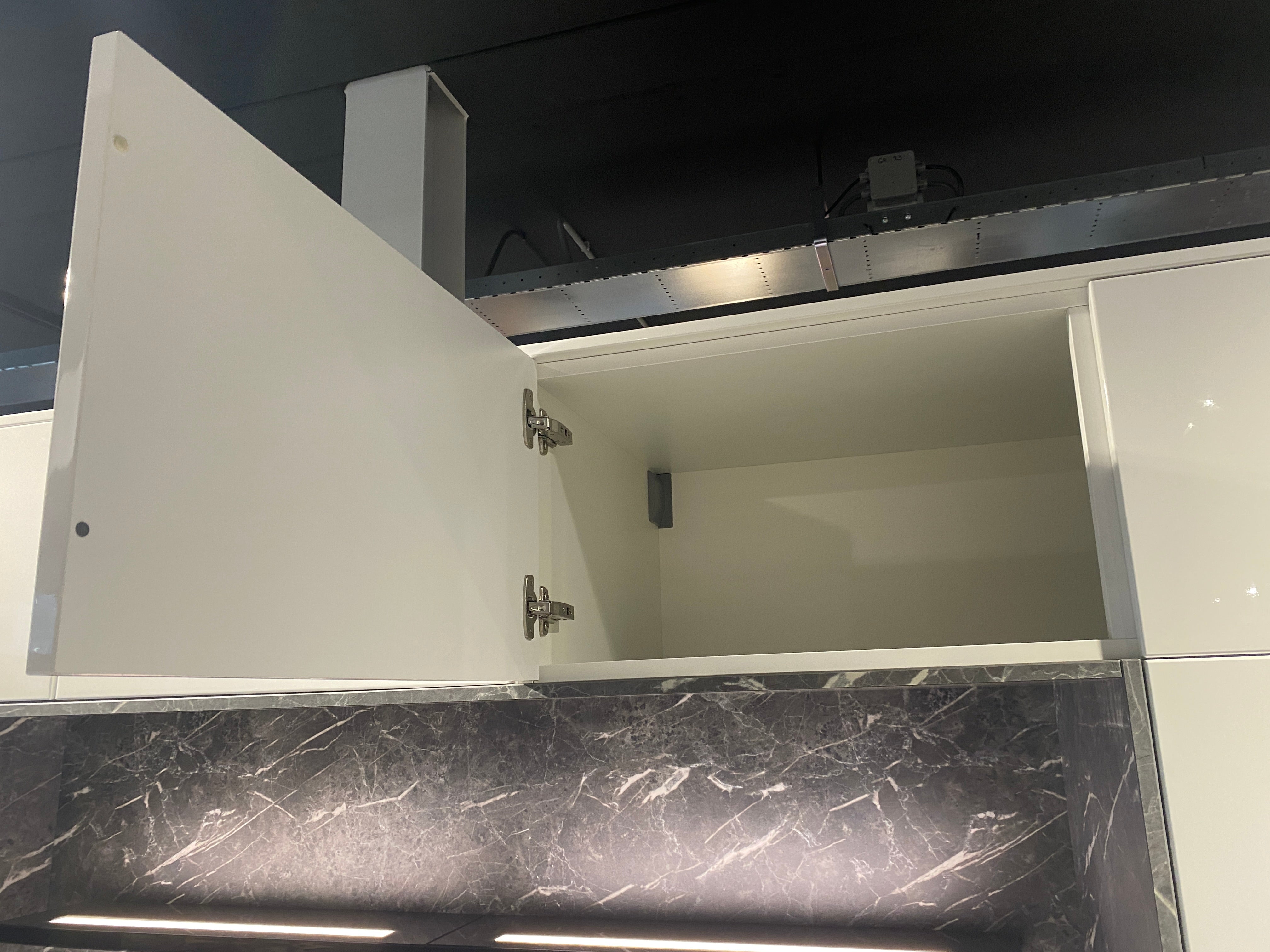 02642 - Moderne hoogglans lak alpine witte keuken