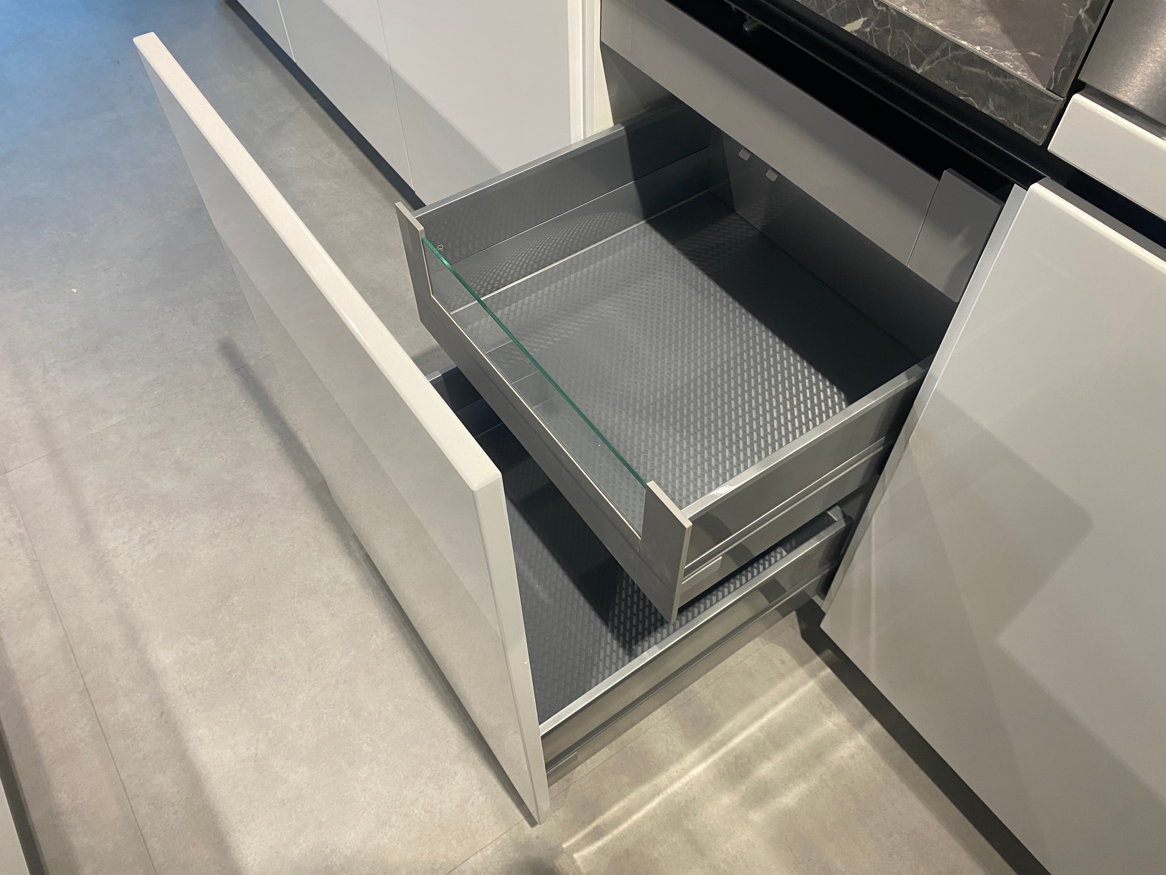 02642 - Moderne hoogglans lak alpine witte keuken