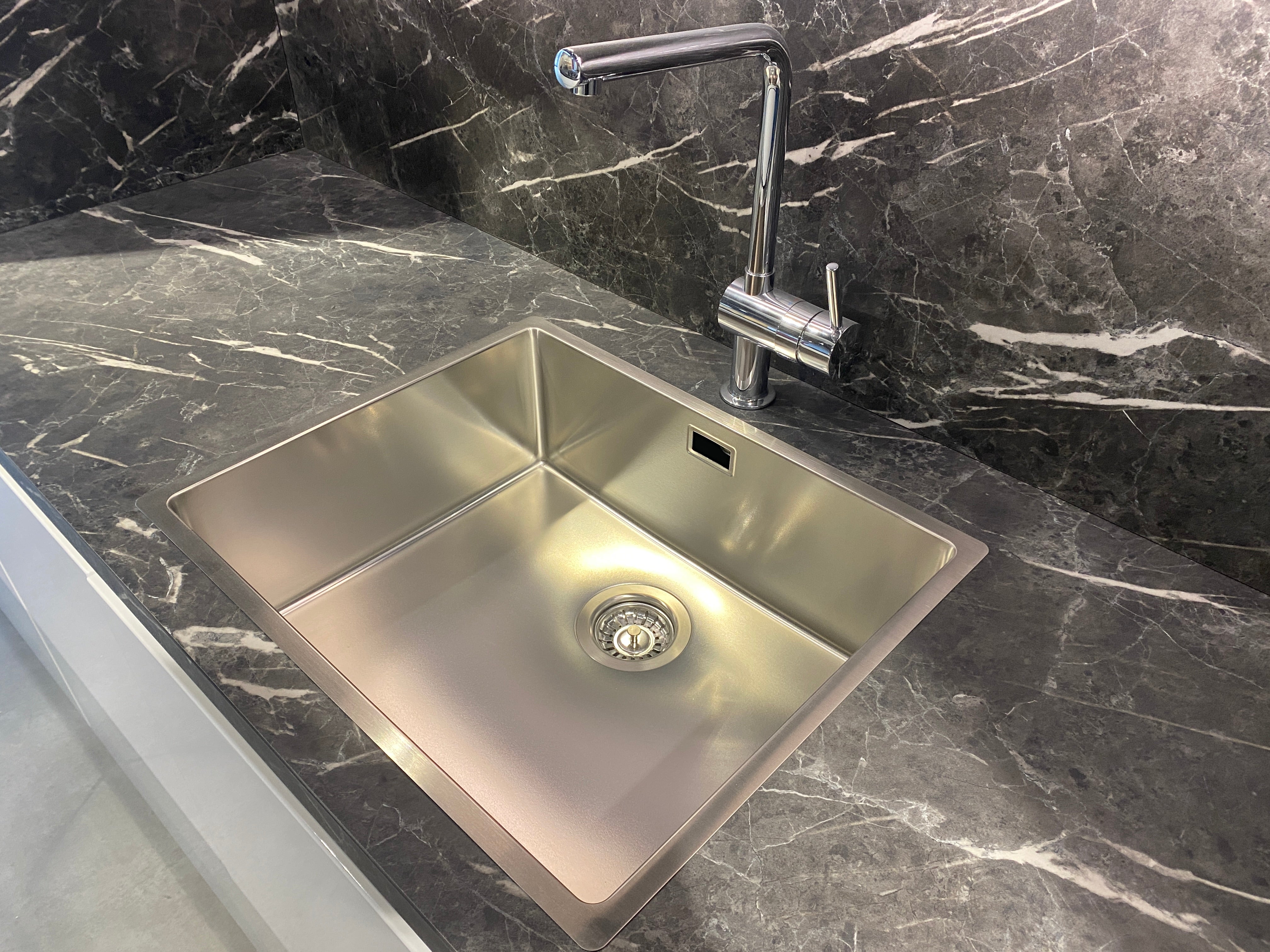 02642 - Moderne hoogglans lak alpine witte keuken