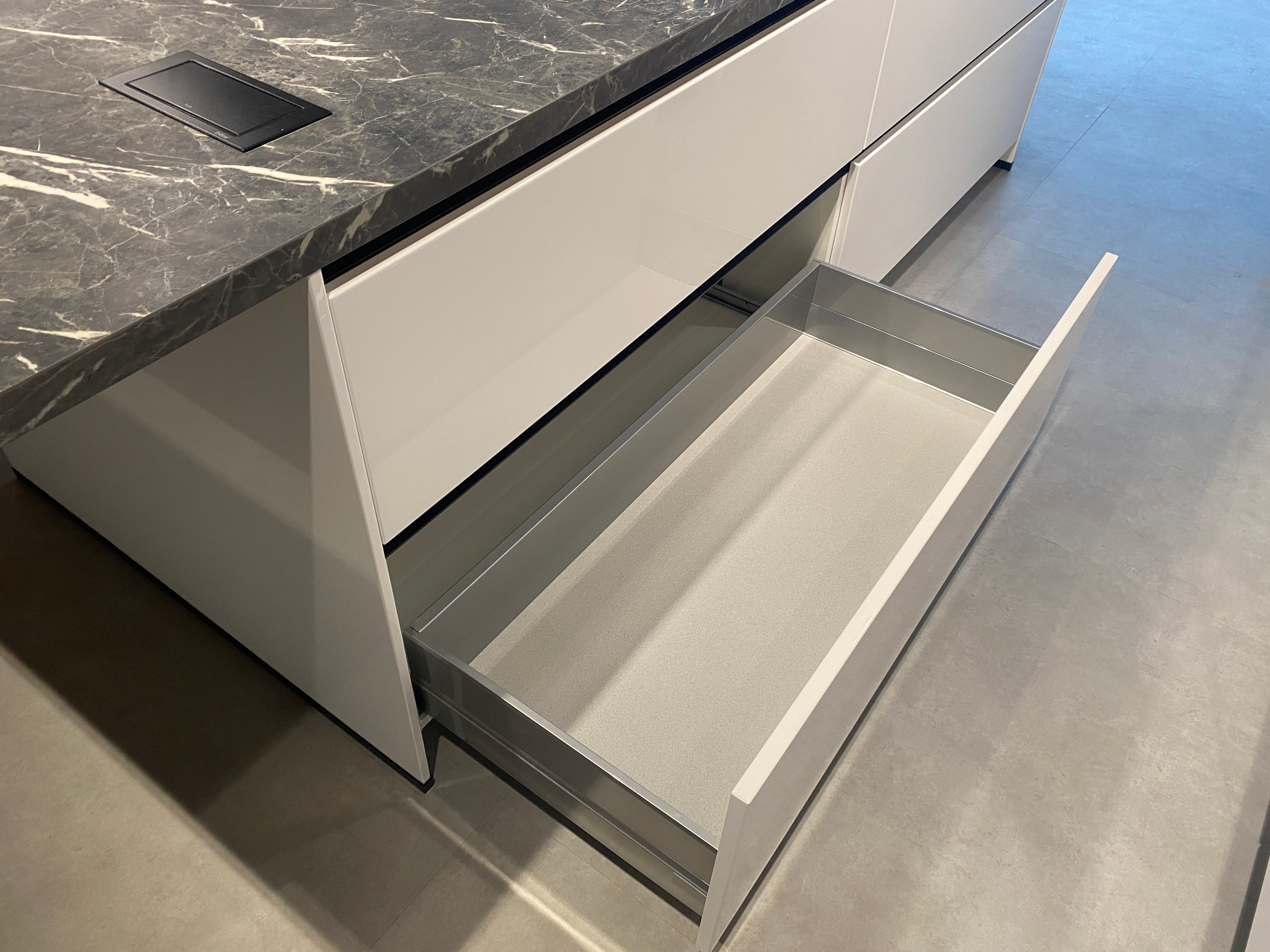 02642 - Moderne hoogglans lak alpine witte keuken