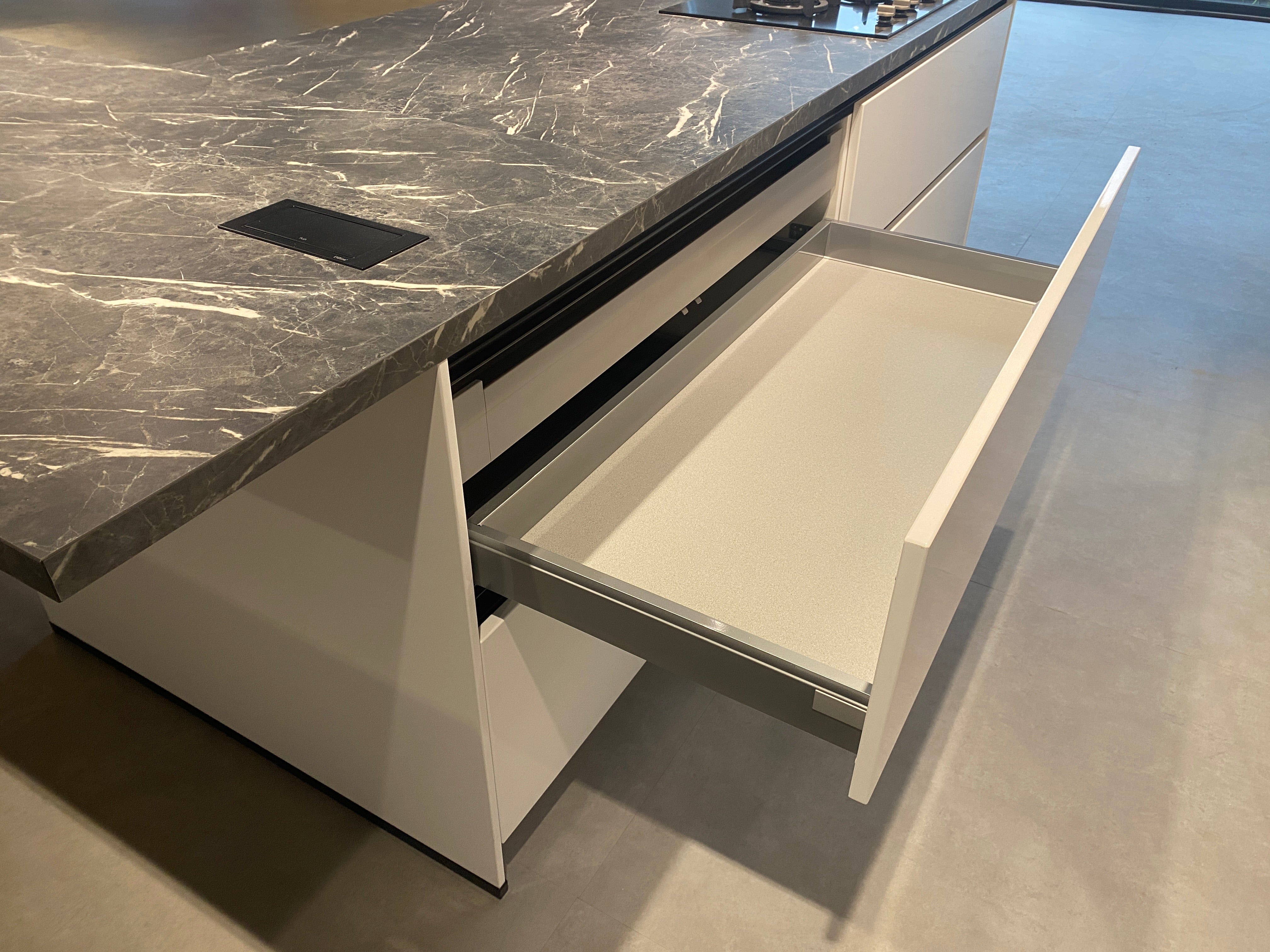 02642 - Moderne hoogglans lak alpine witte keuken