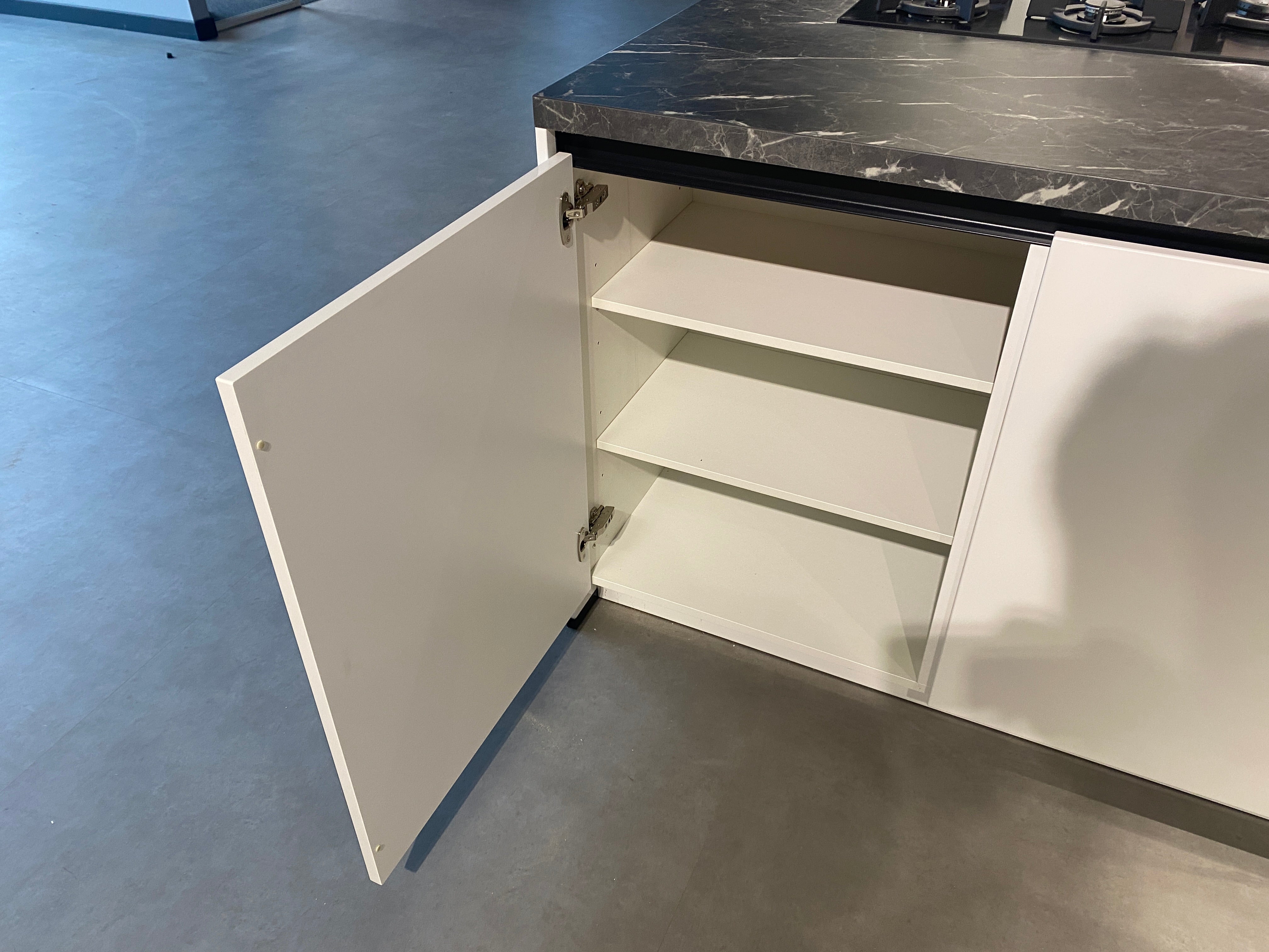 02642 - Moderne hoogglans lak alpine witte keuken