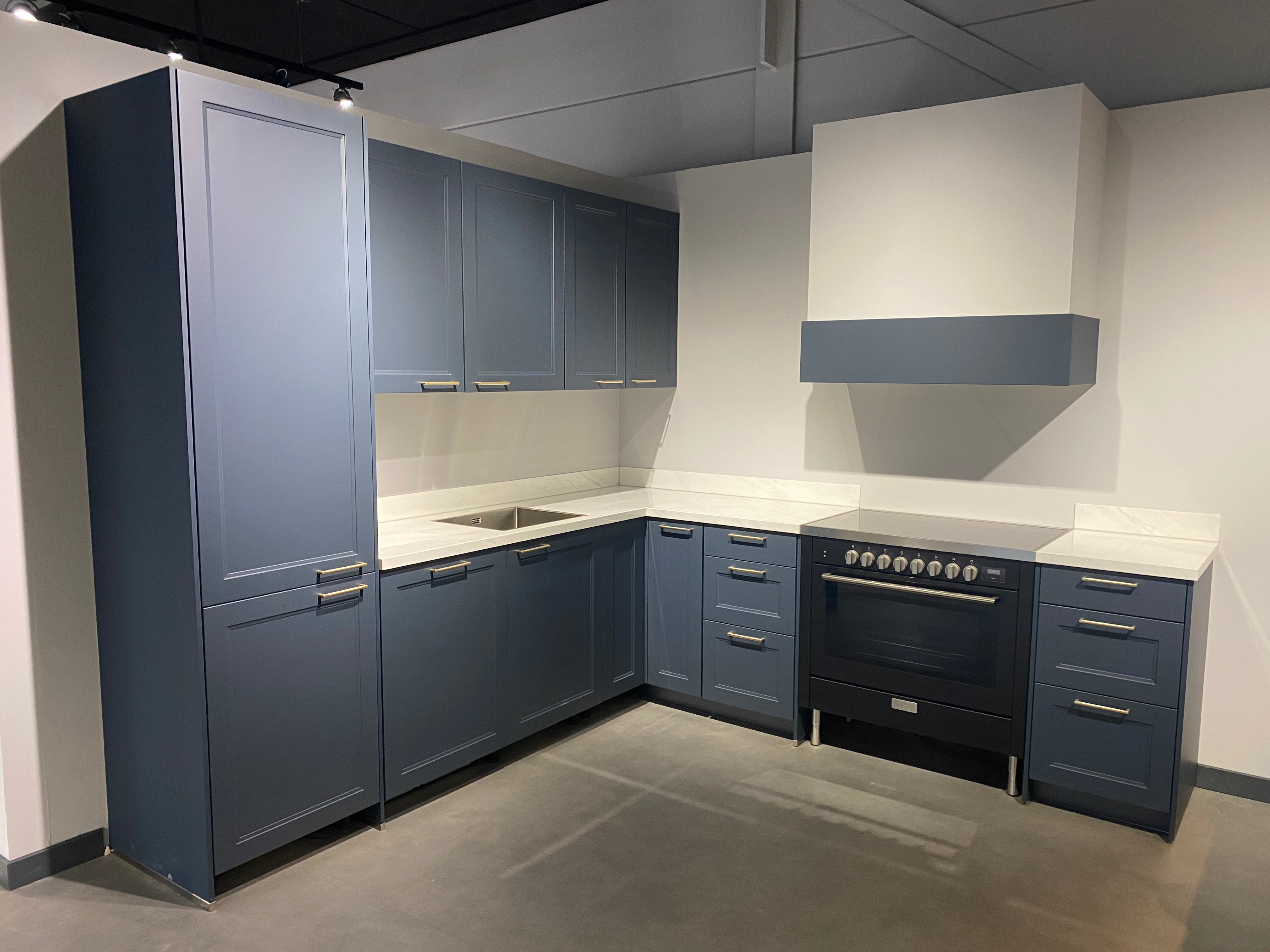 02644 - Blauw klassieke hoekkeuken