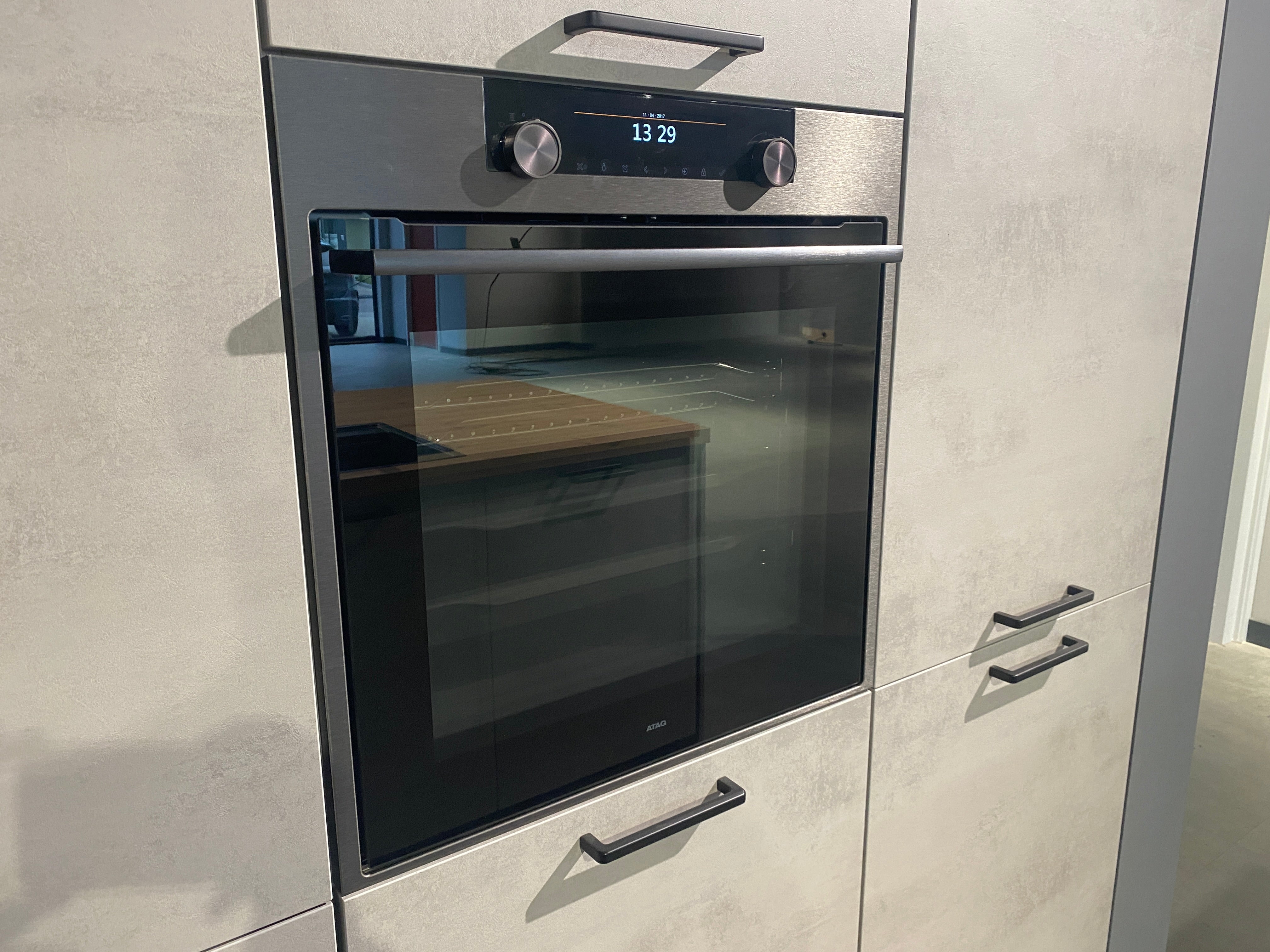 02646 - Grijze eilandkeuken met bar