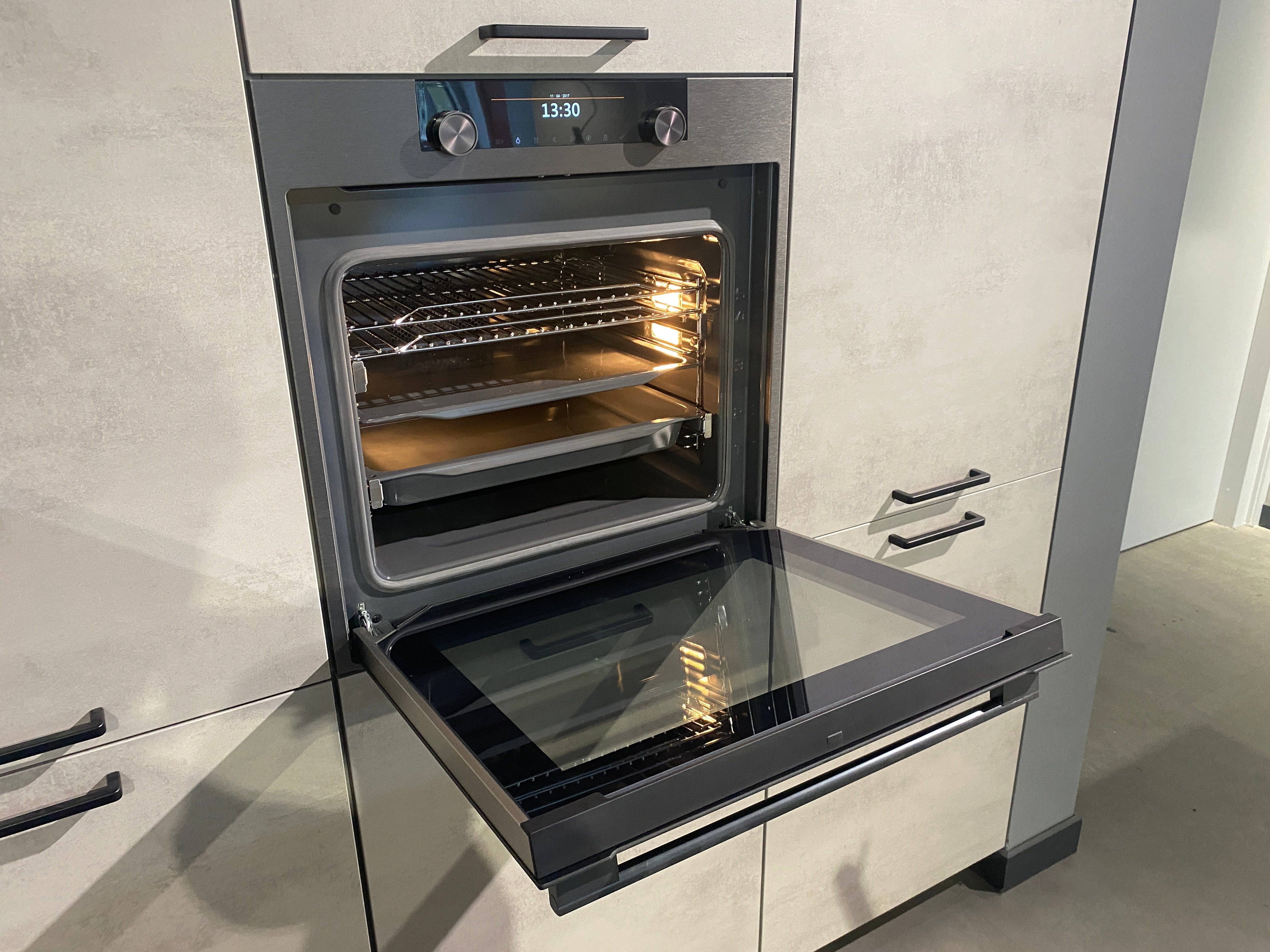 02646 - Grijze eilandkeuken met bar