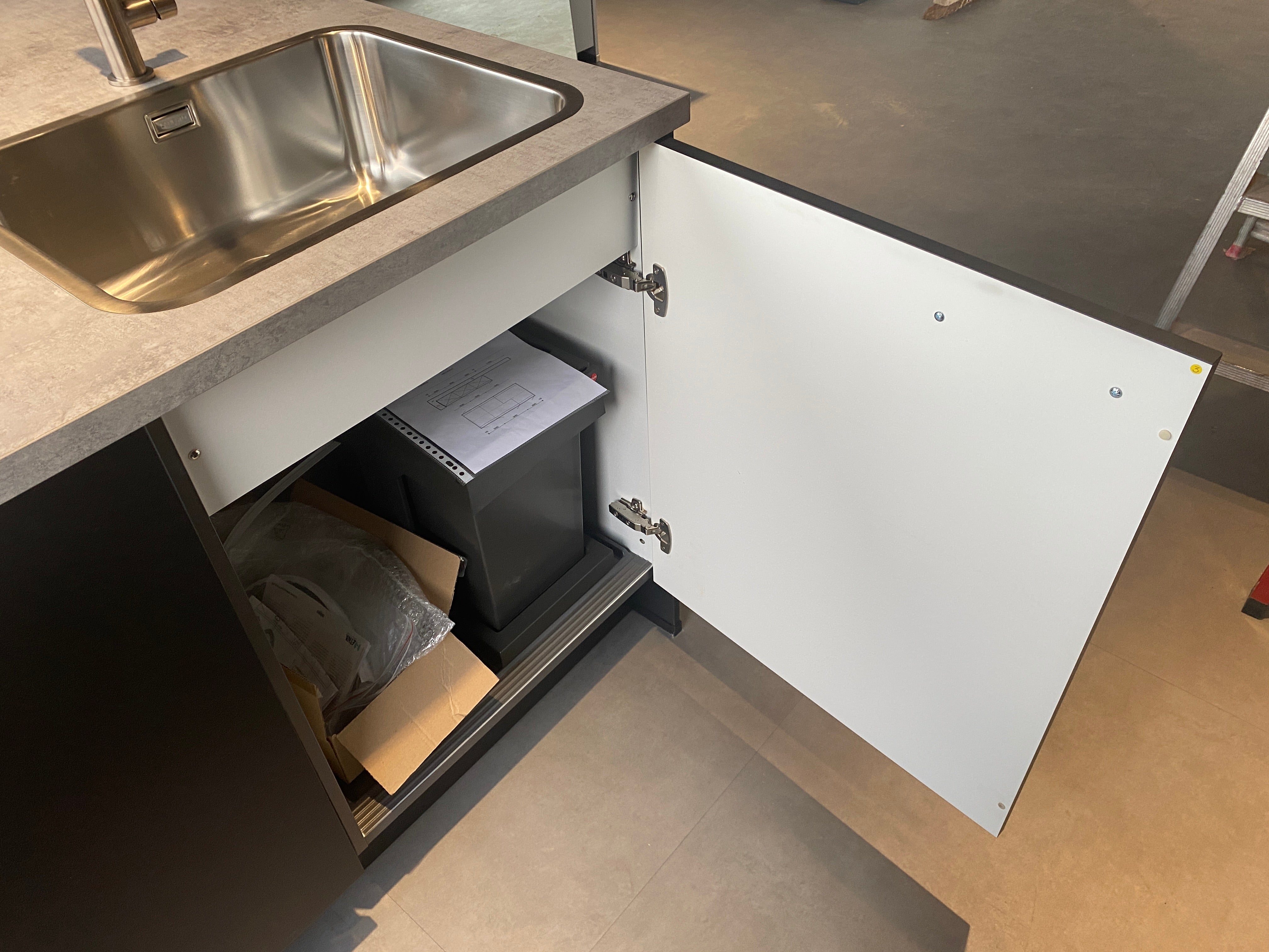 02650 - Laklaminaat zwarte eilandkeuken