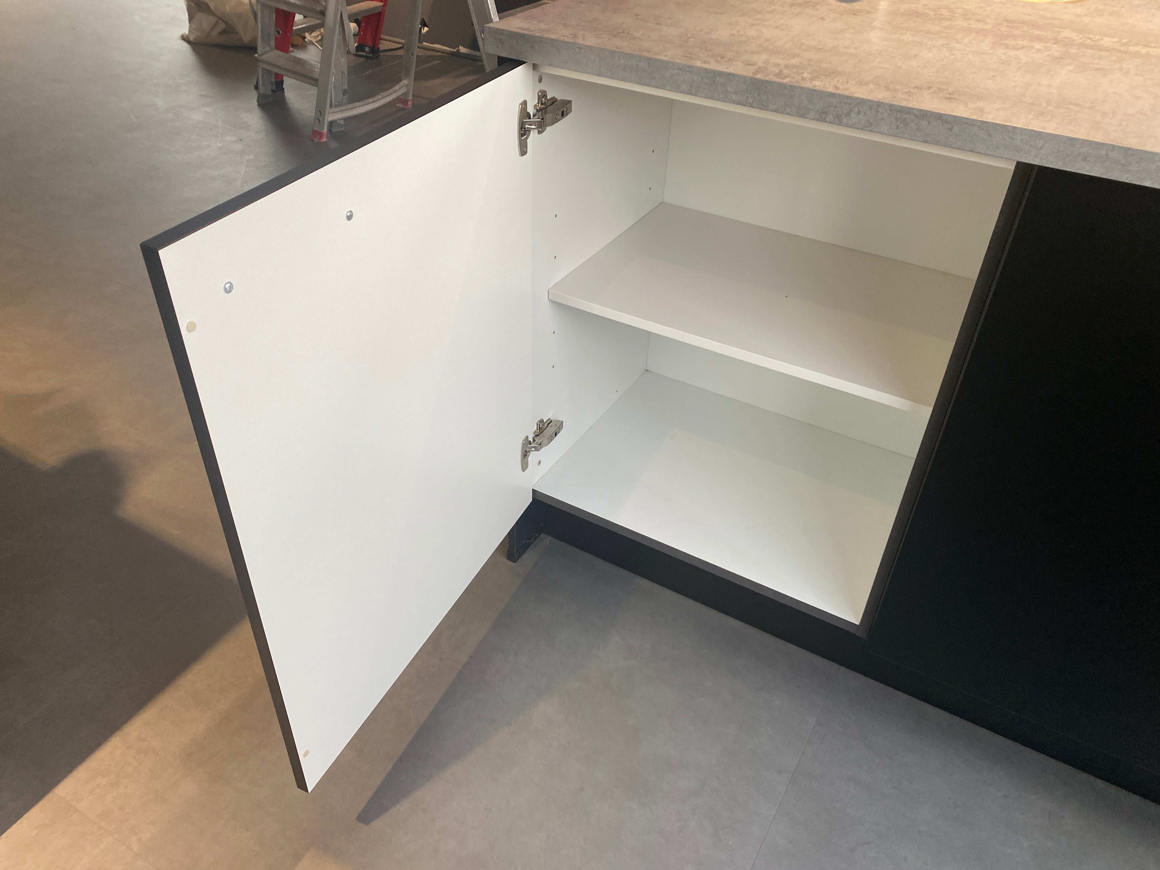 02650 - Laklaminaat zwarte eilandkeuken