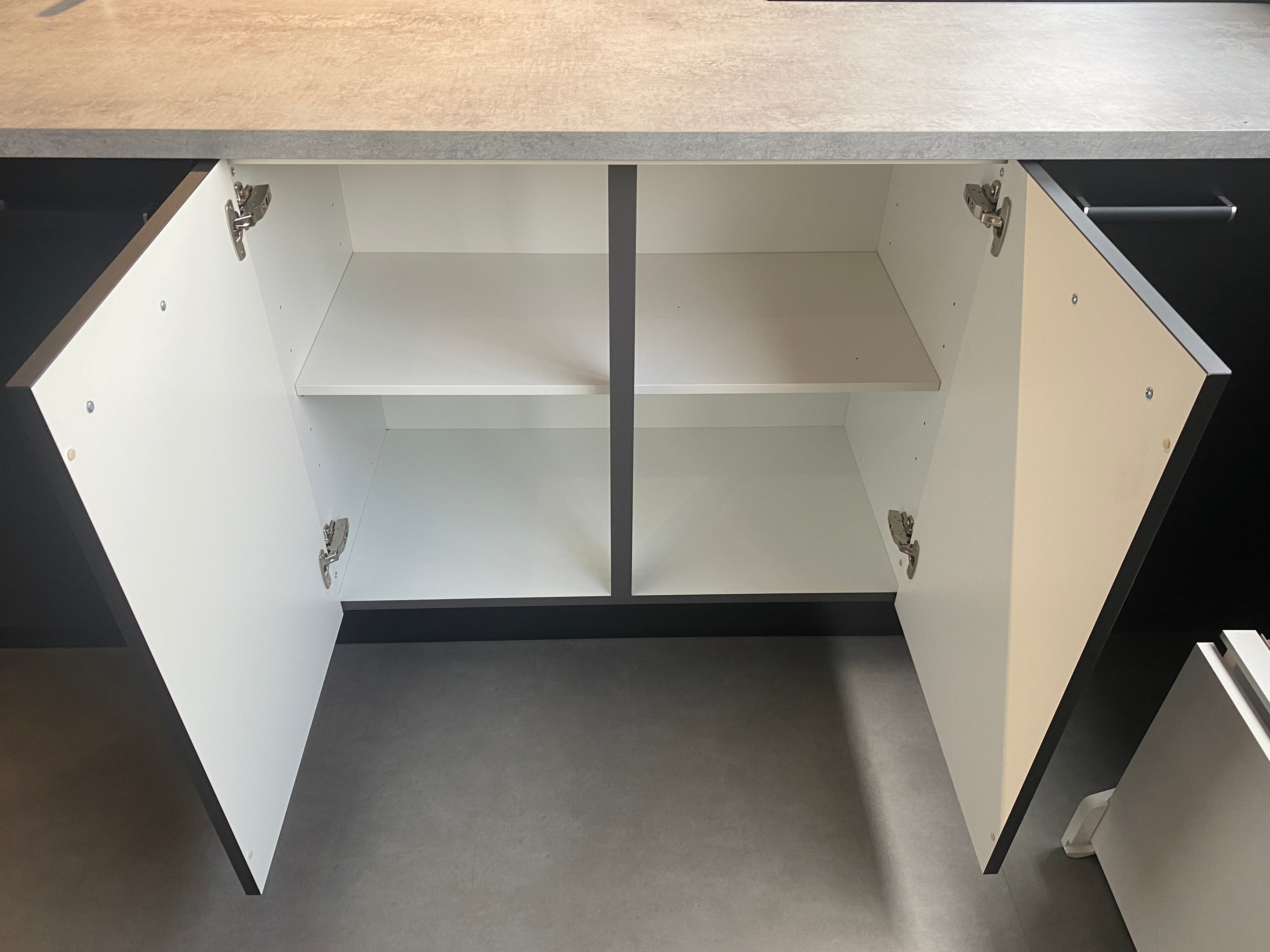 02650 - Laklaminaat zwarte eilandkeuken