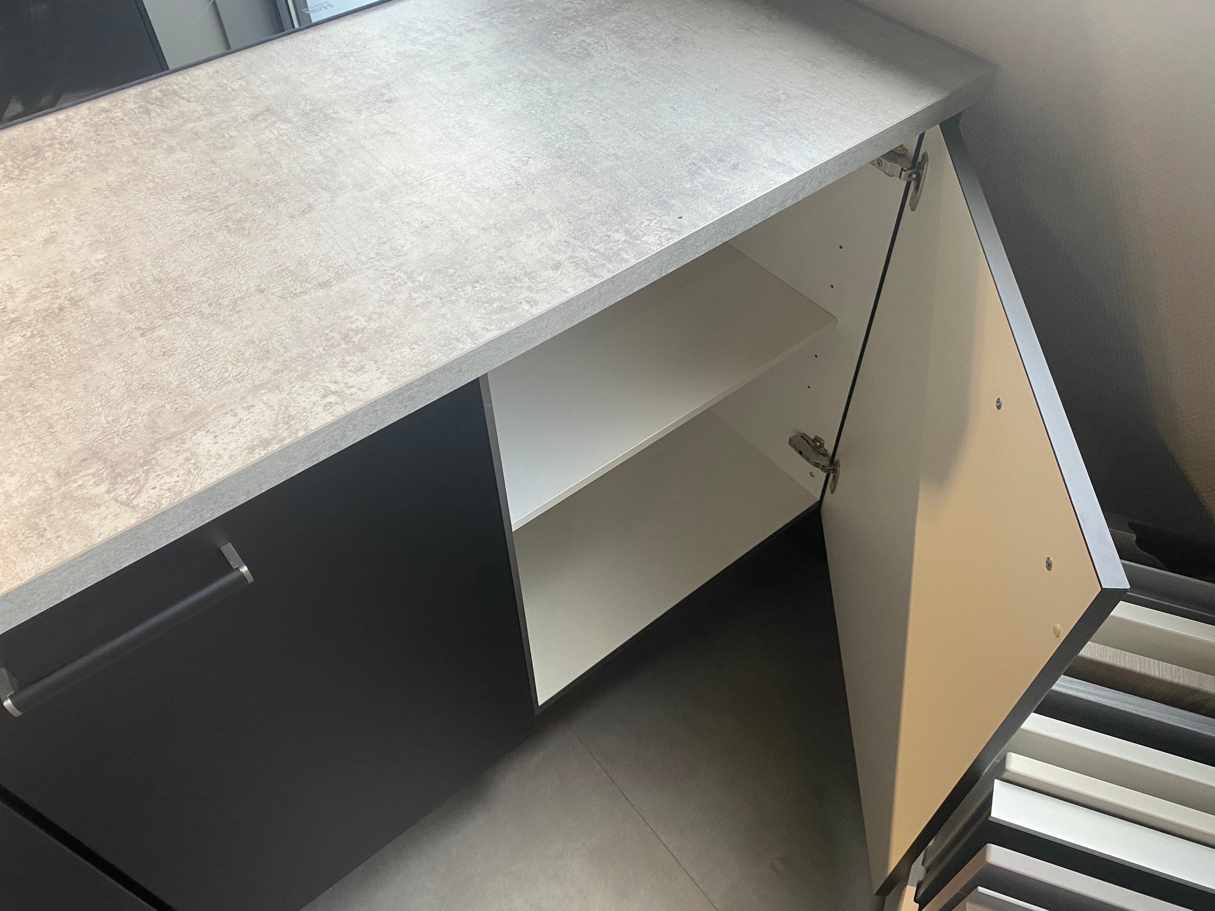 02650 - Laklaminaat zwarte eilandkeuken