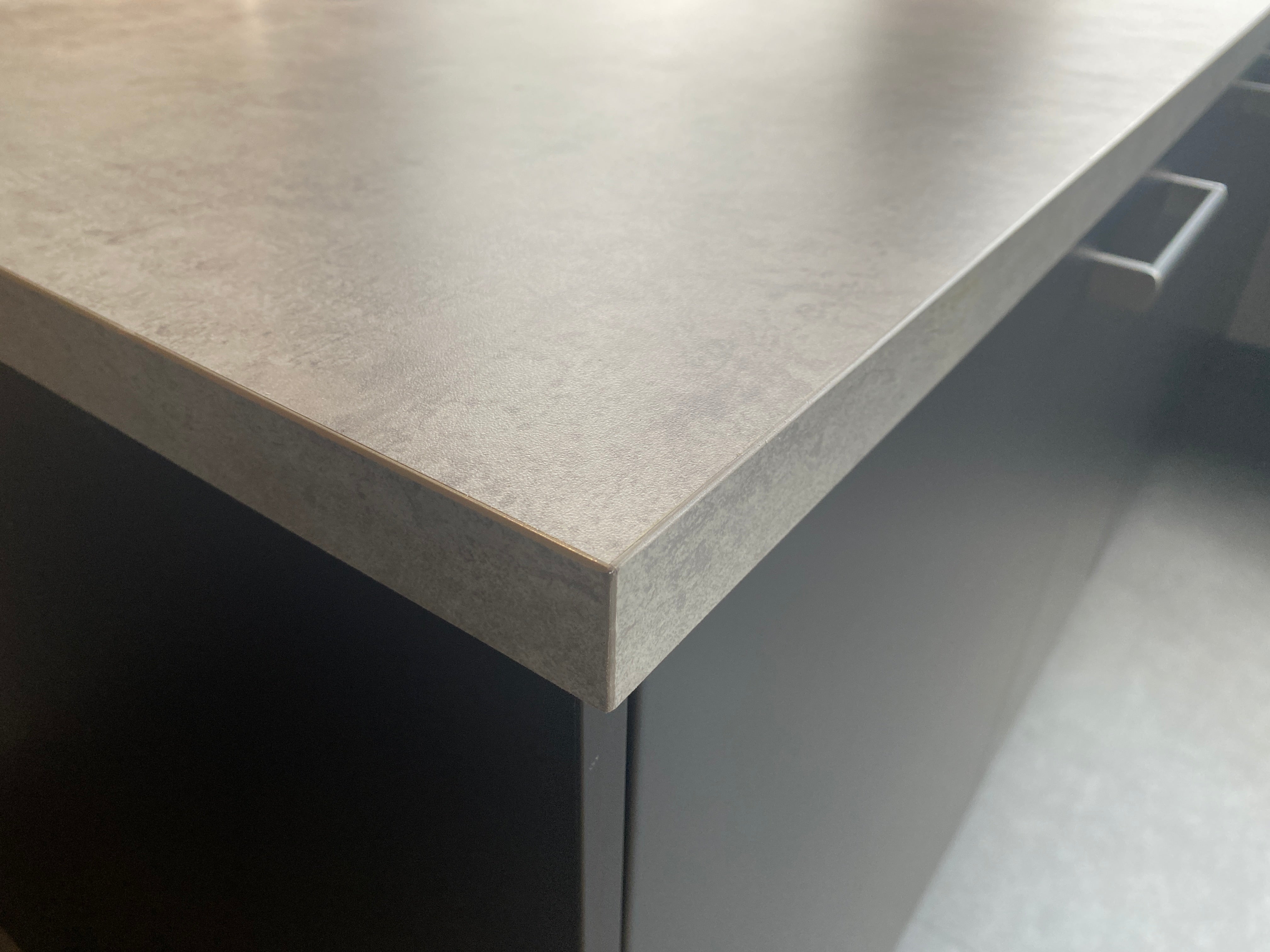 02650 - Laklaminaat zwarte eilandkeuken