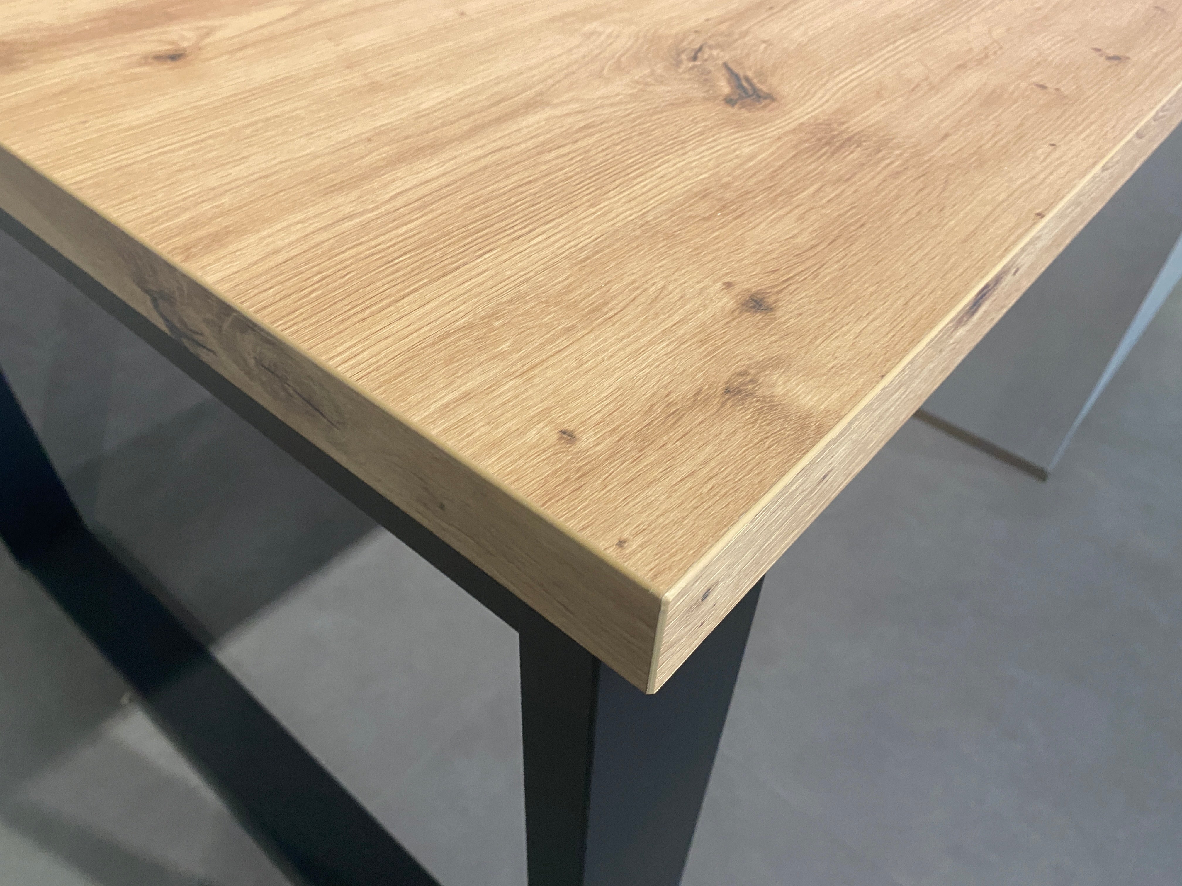 02646 - Grijze eilandkeuken met bar