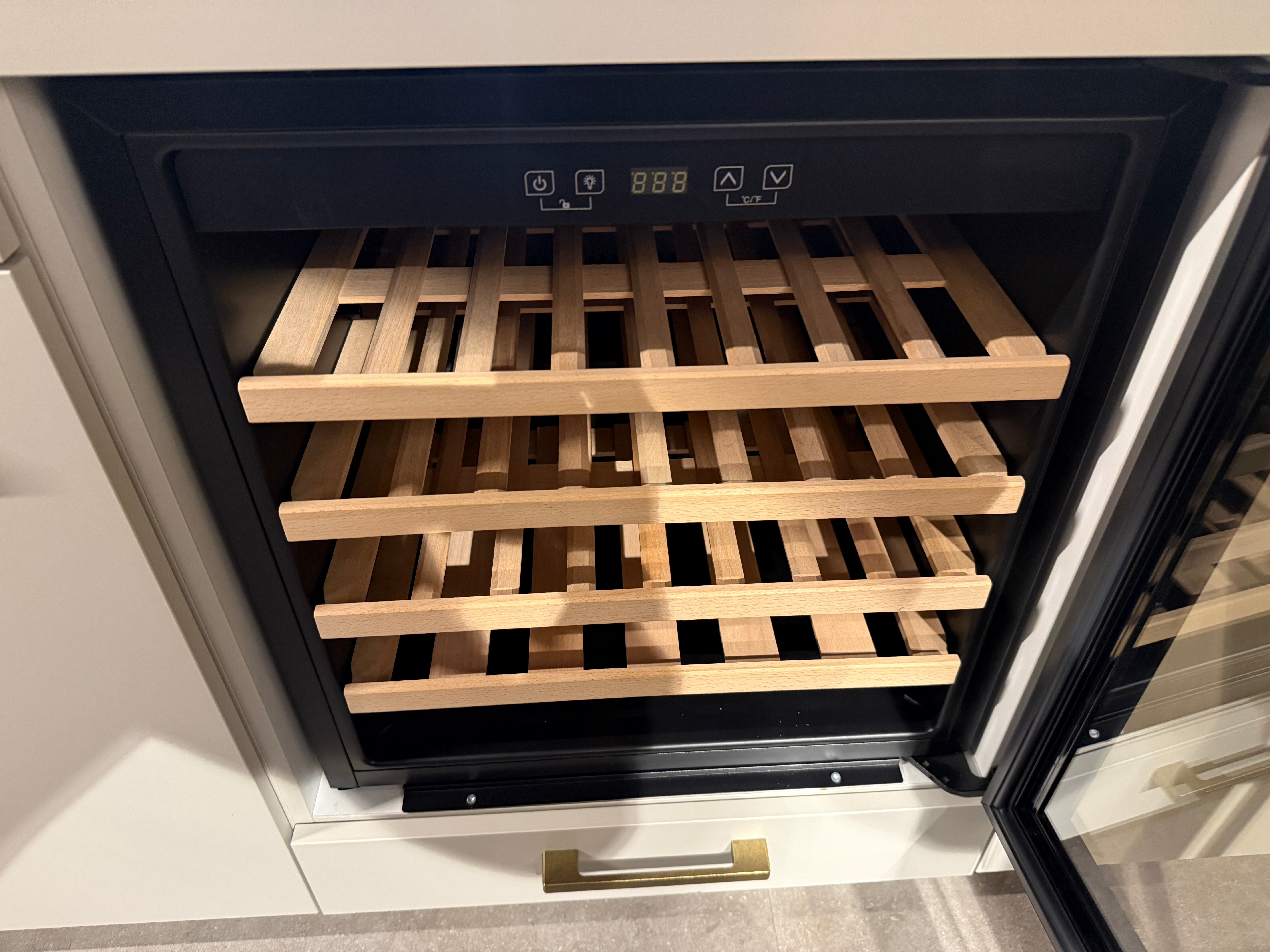 02568 - Los eiland met marmer blad