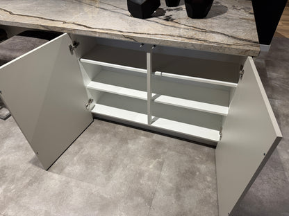 02568 - Los eiland met marmer blad