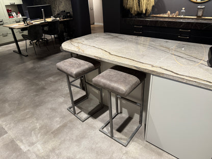 02568 - Los eiland met marmer blad