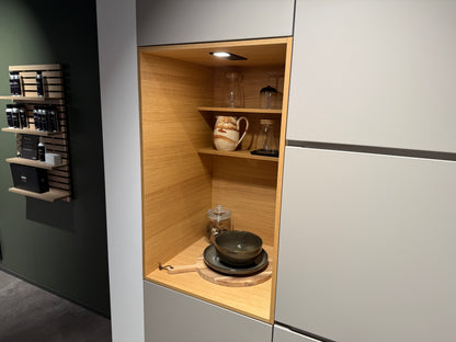 02762 - Mano beige moderne keuken met tafel