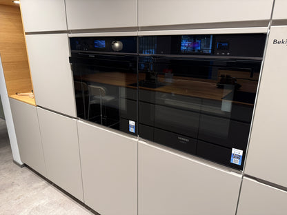 02762 - Mano beige moderne keuken met tafel