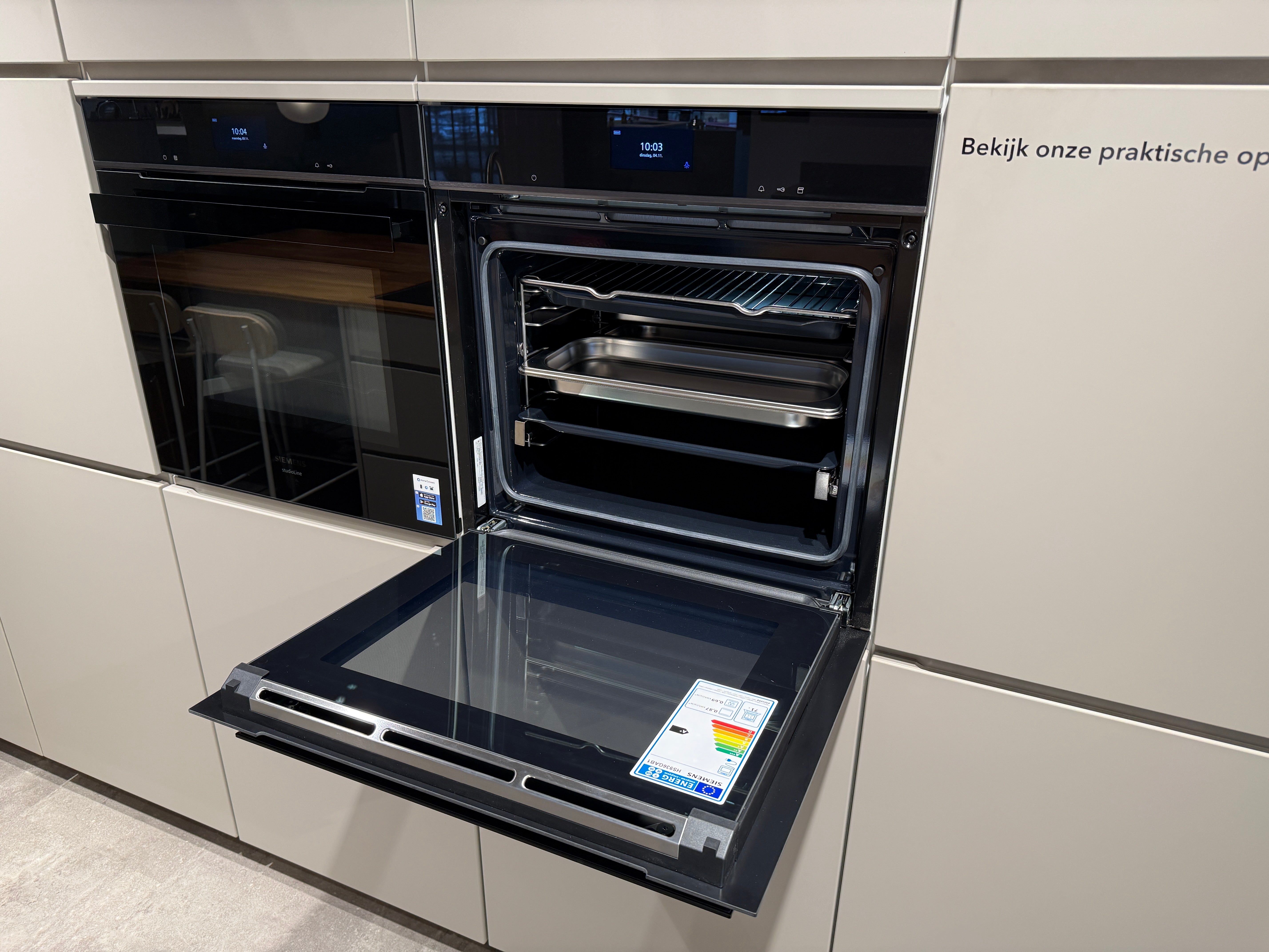 02762 - Mano beige moderne keuken met tafel