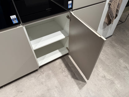 02762 - Mano beige moderne keuken met tafel