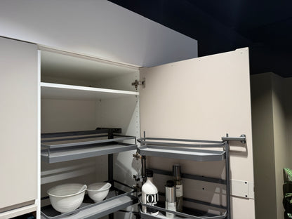 02762 - Mano beige moderne keuken met tafel